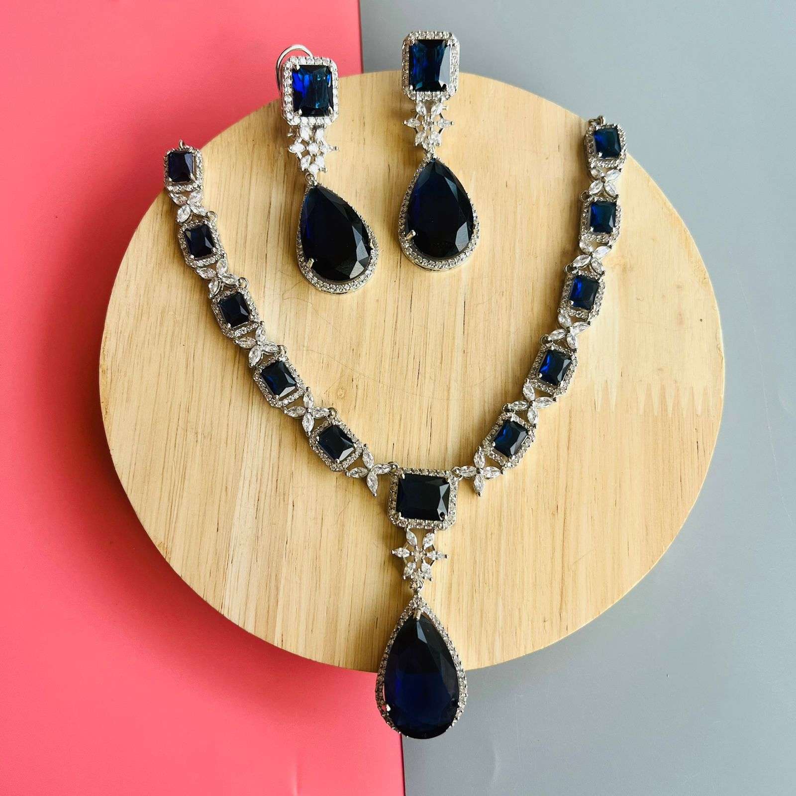 Ad zoya neckpiece