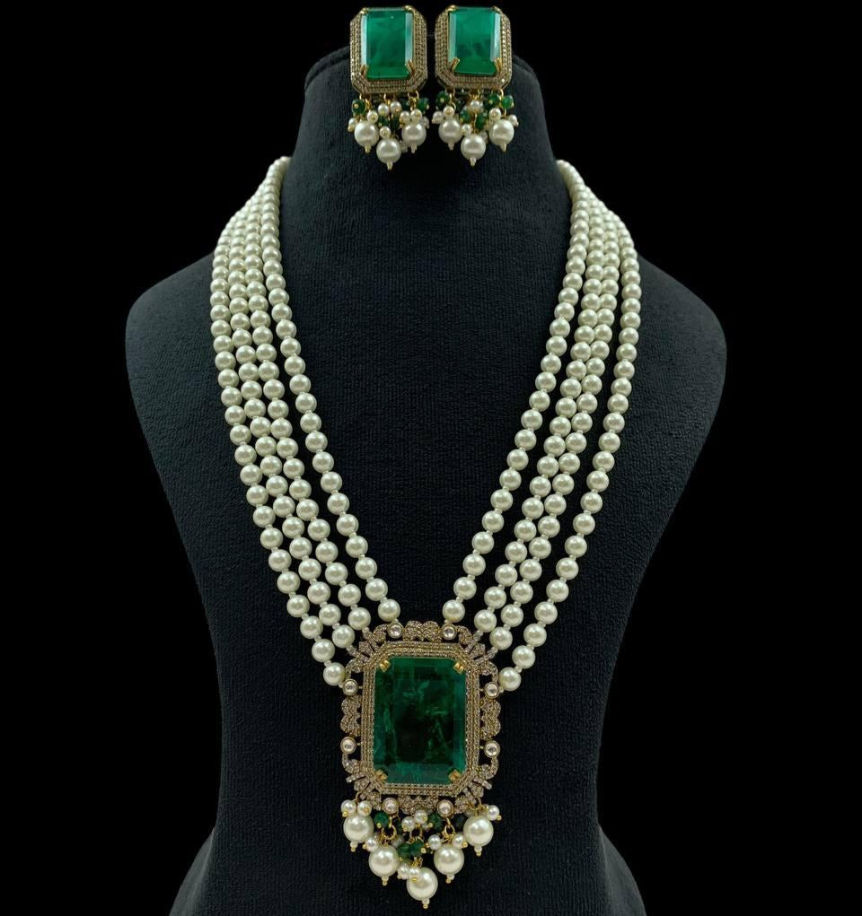 Nayaab Aavya Pearl Neckpiece