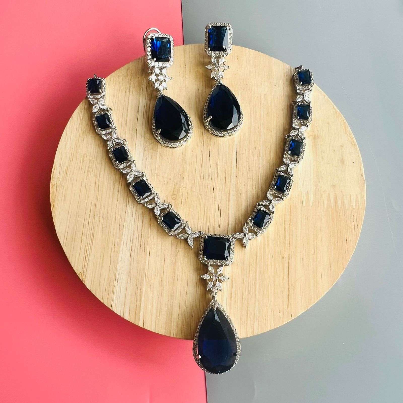 Ad zoya neckpiece