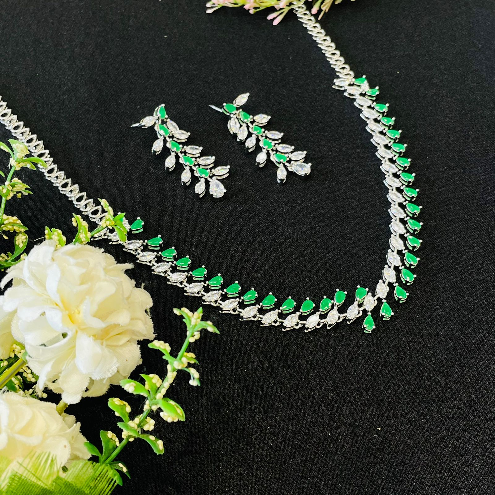 Ad thea neckpiece