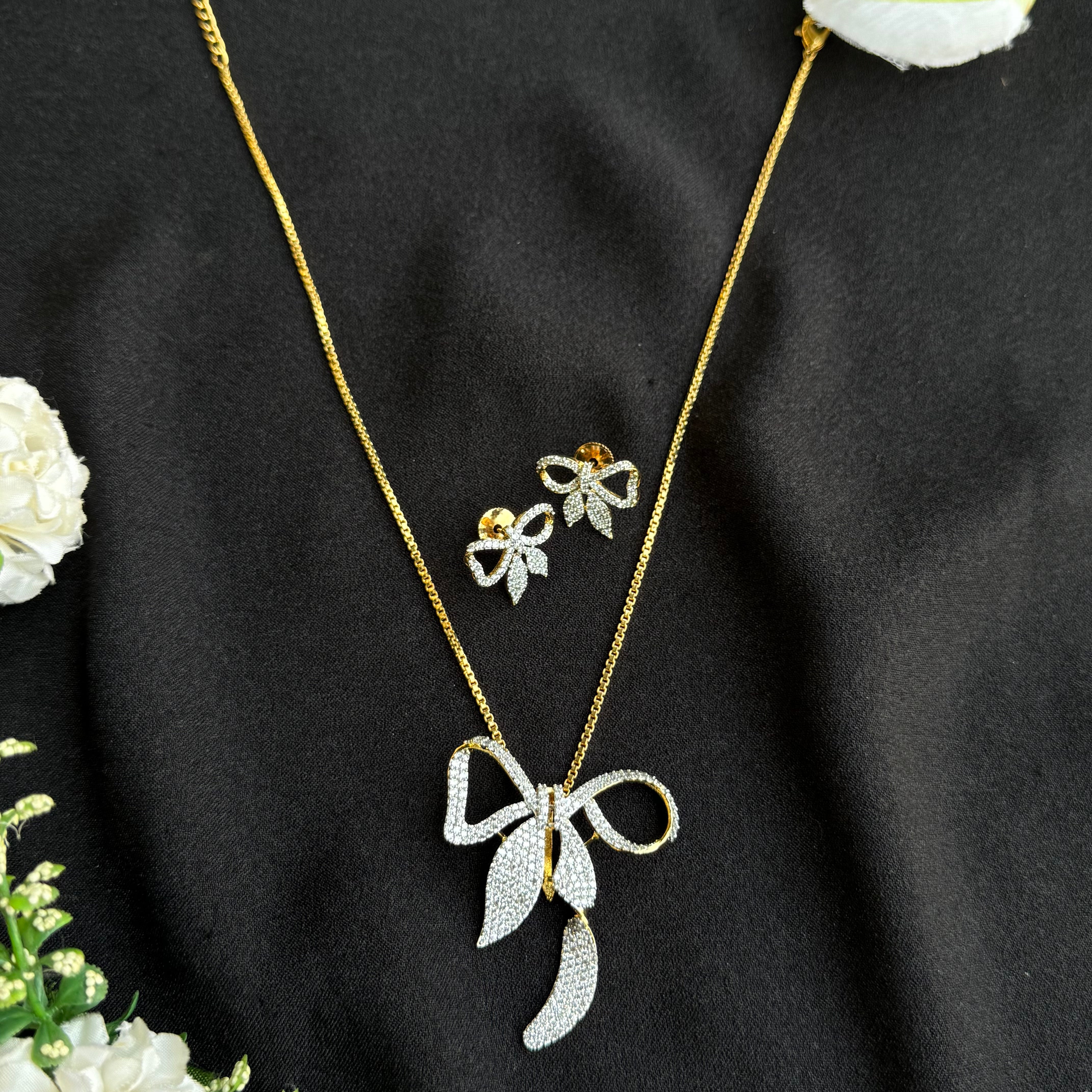 Ad Queenisa Pendant set