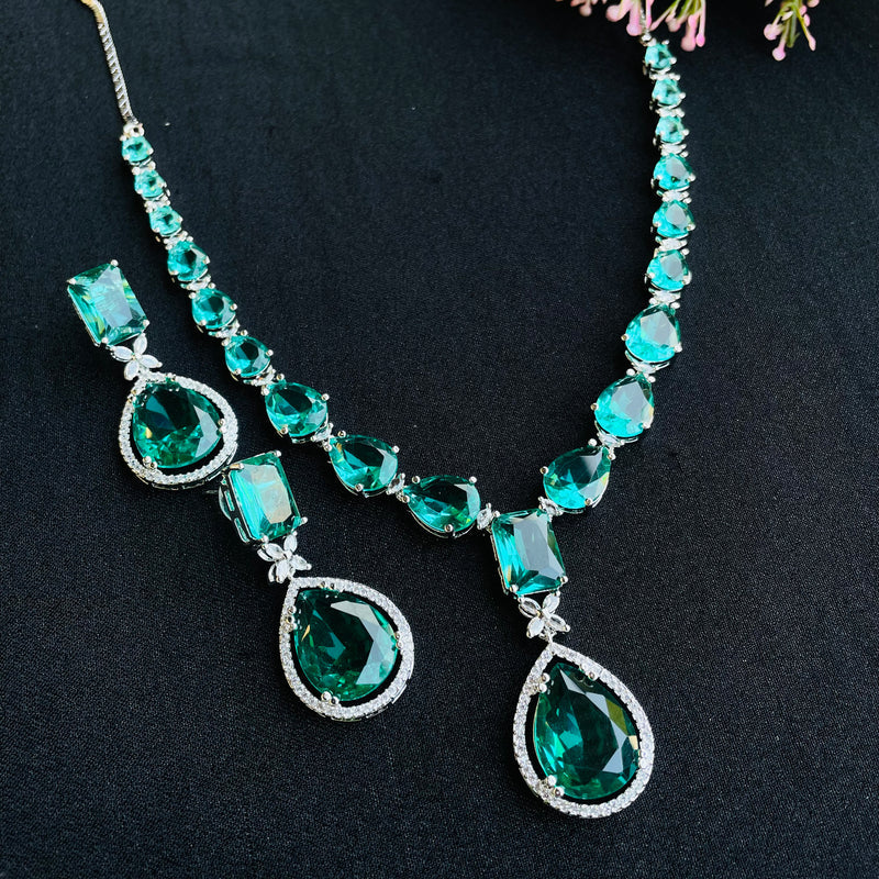 Moira Emerald Ad Neckpiece