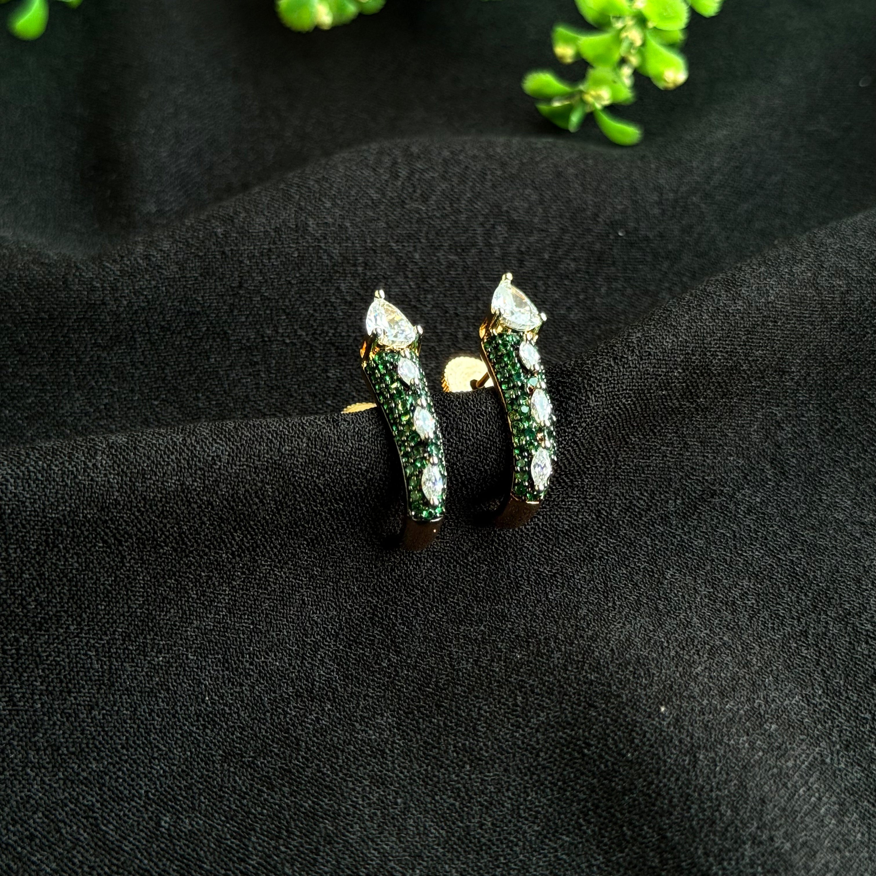 Ad Skylar Hasli Choker