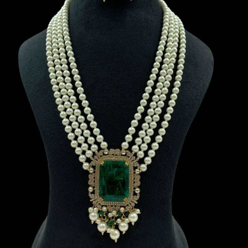 Nayaab Aavya Pearl Neckpiece