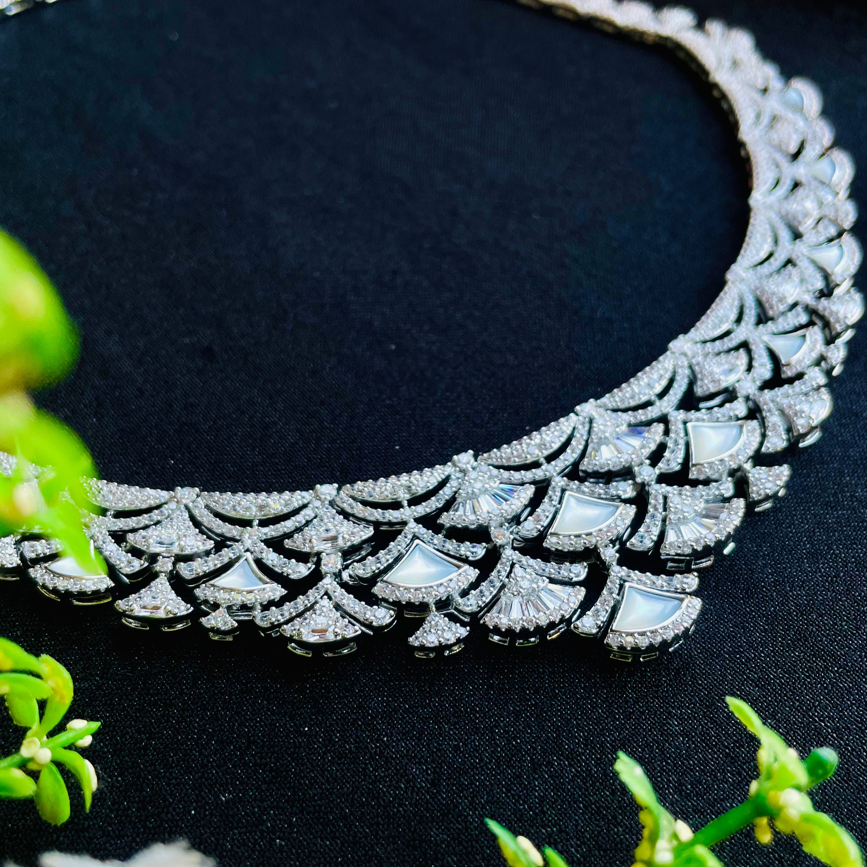 Ad Ivy Neckpiece