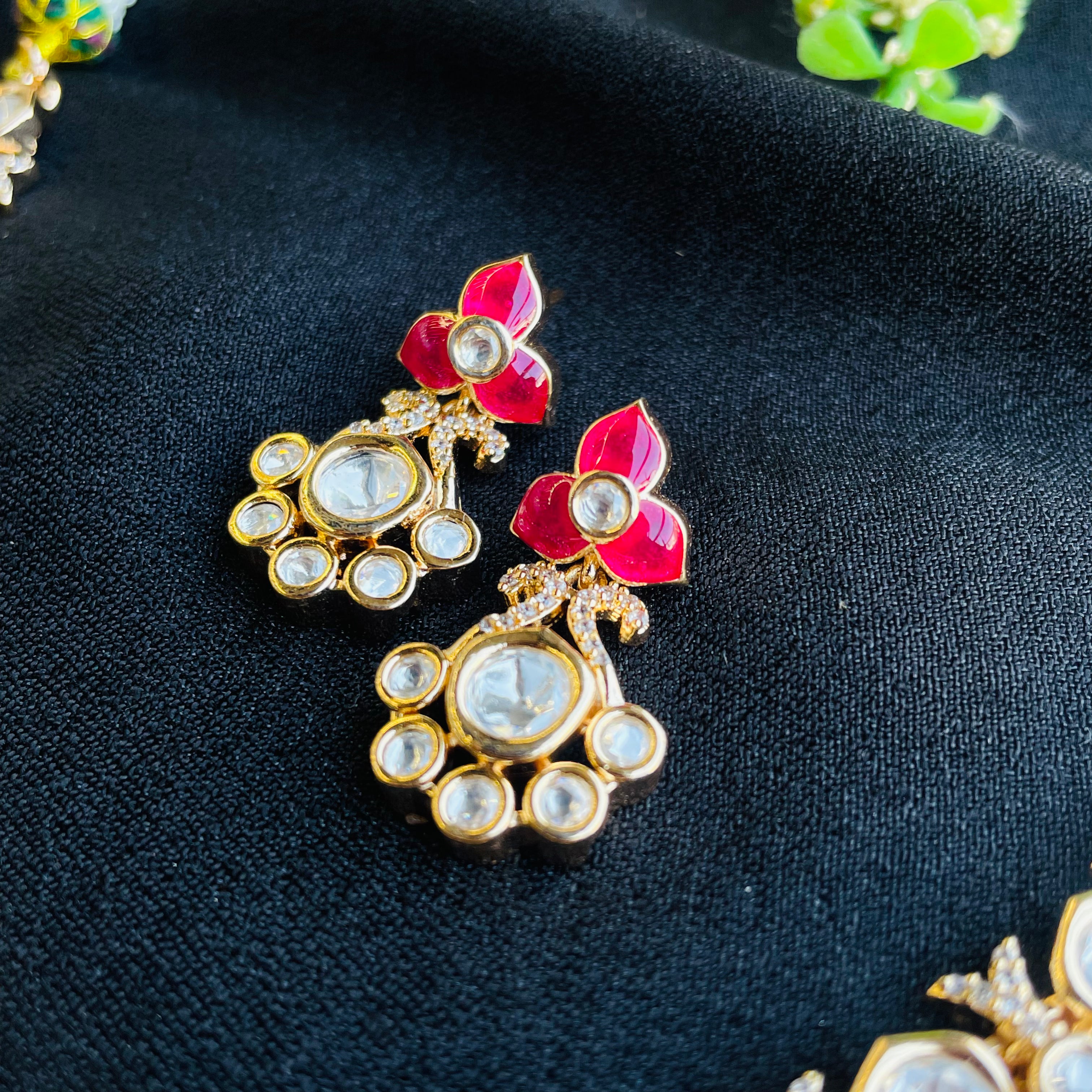 Nayaab Deepti Neckpiece
