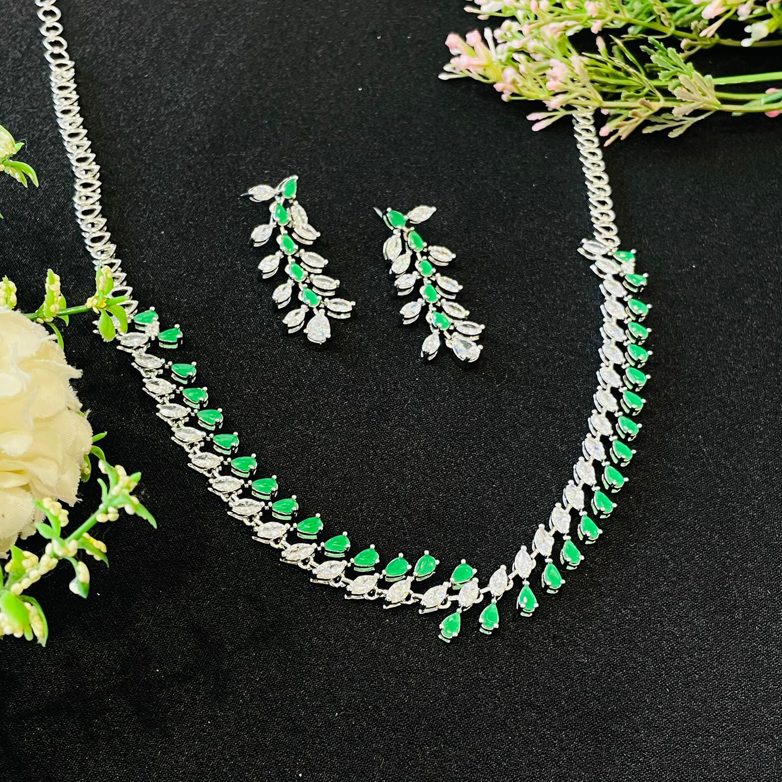 Ad thea neckpiece