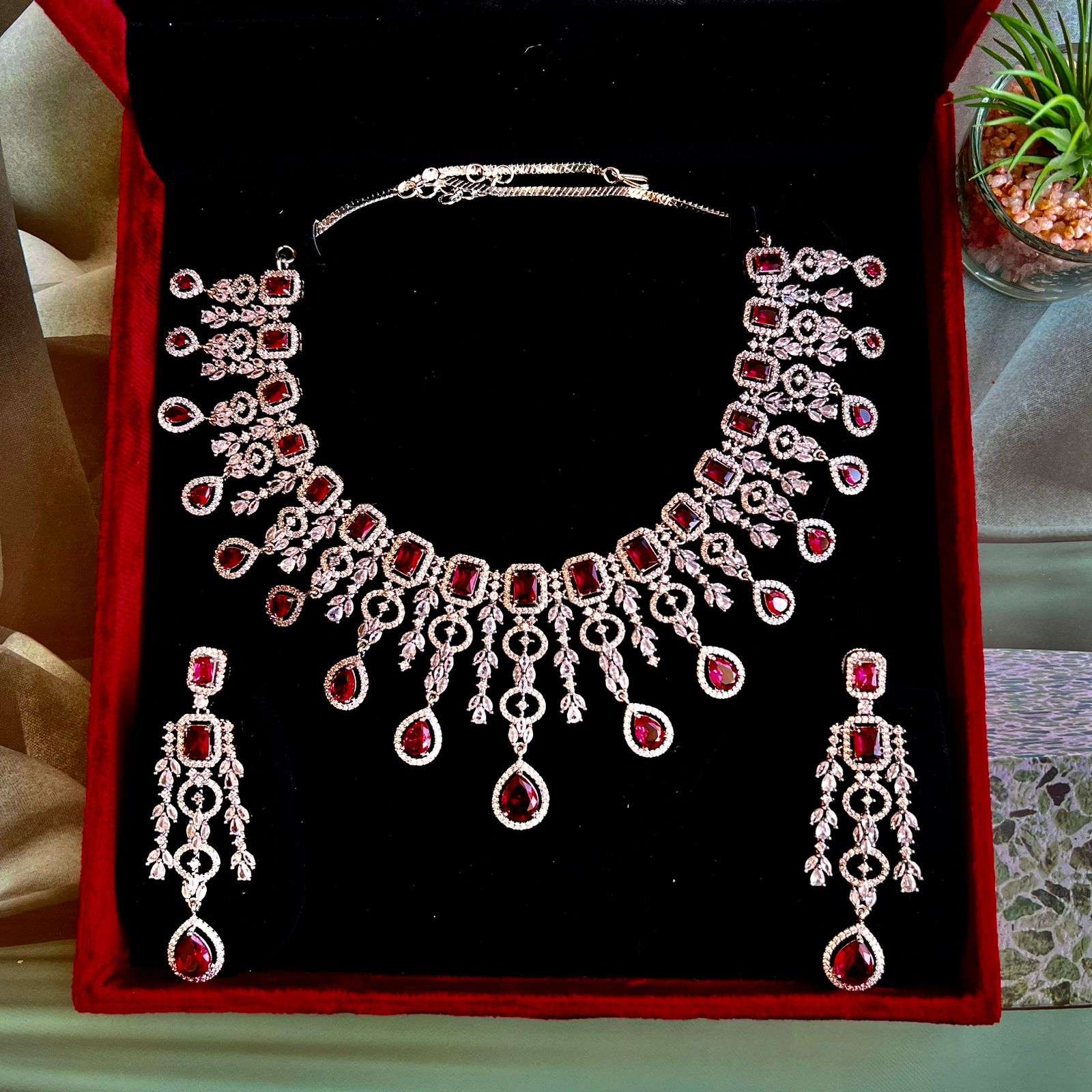 Emma ad neckpiece