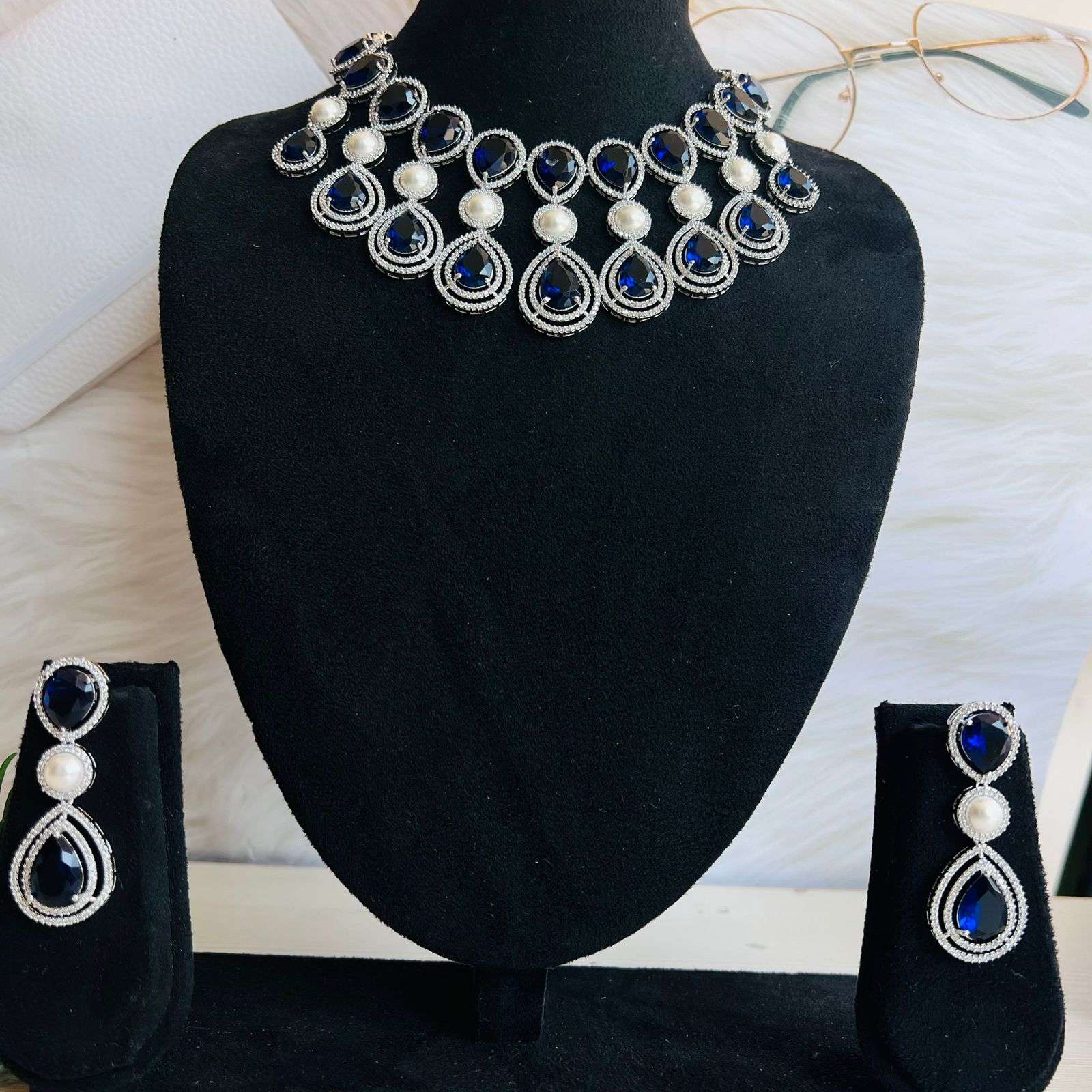 sophia ad neckpiece