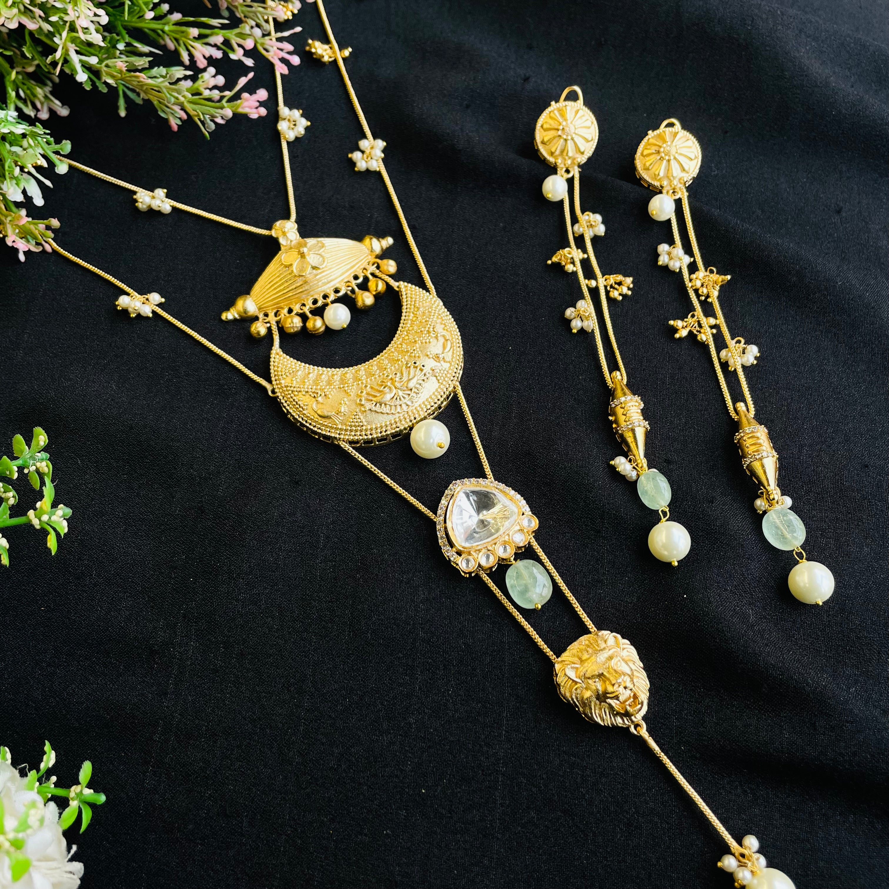 Nayaab Aditi Neckpiece