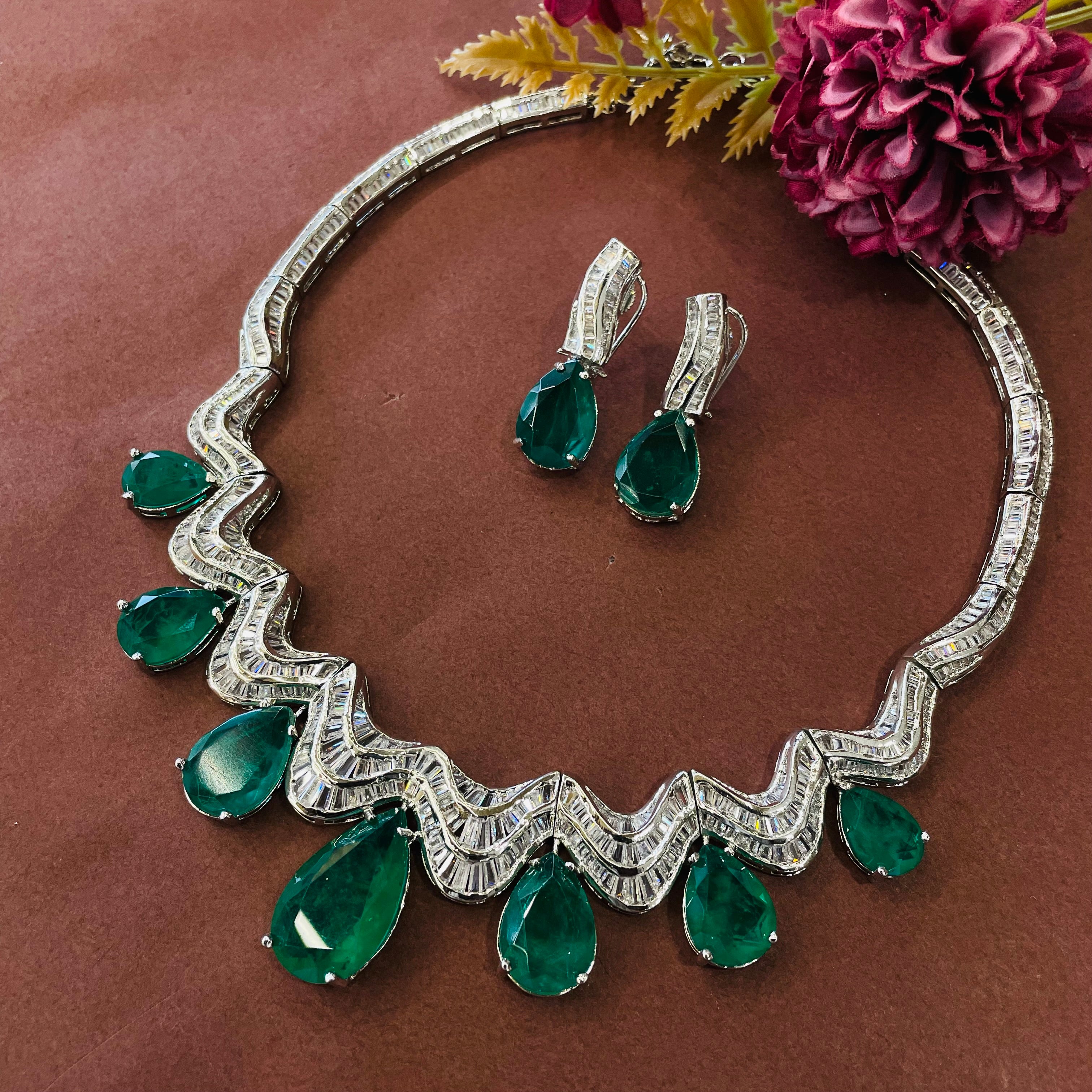 Ad Myra Emerald Neckpiece