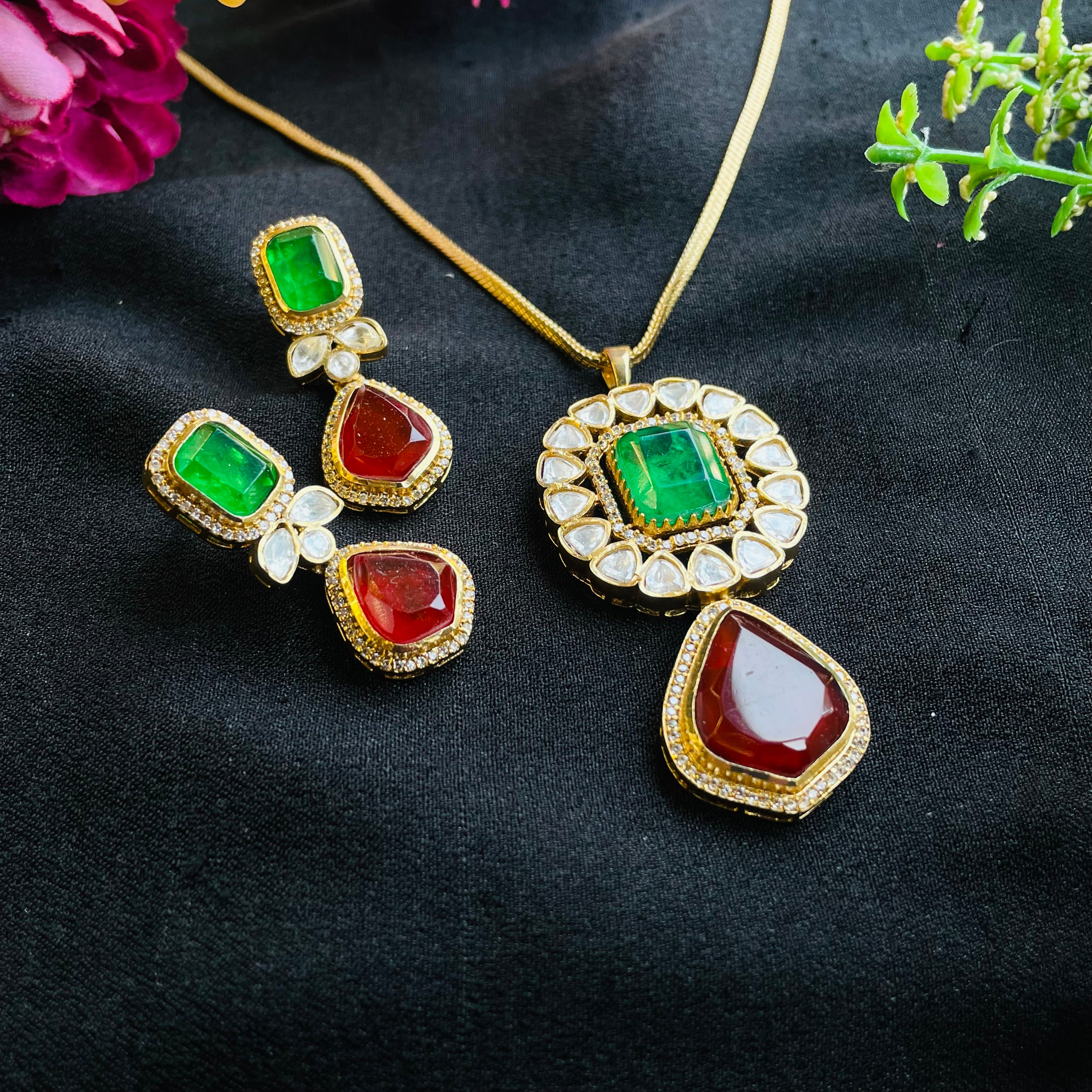 Nayaab jaxon pendent