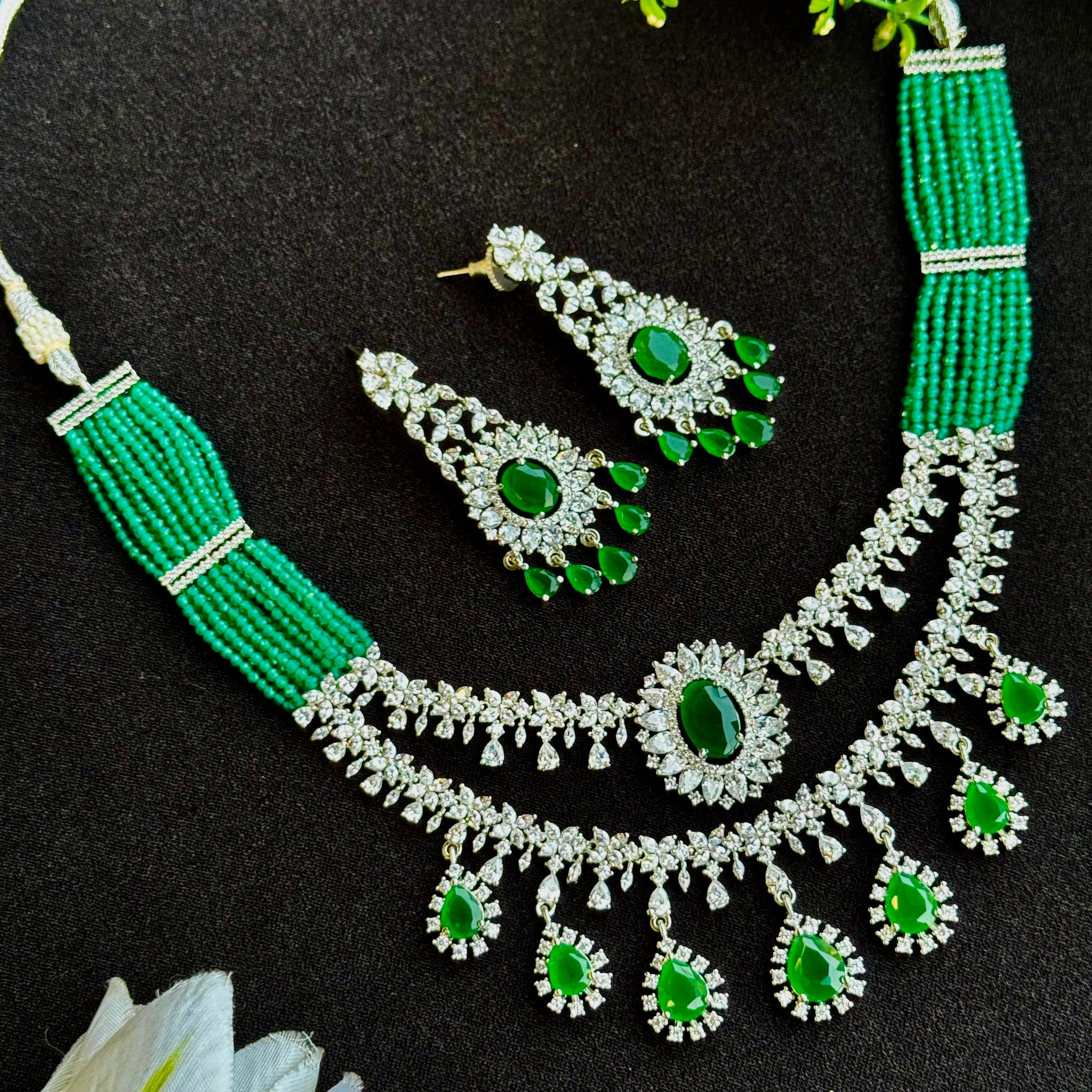 Ad Genevieve Neckpiece