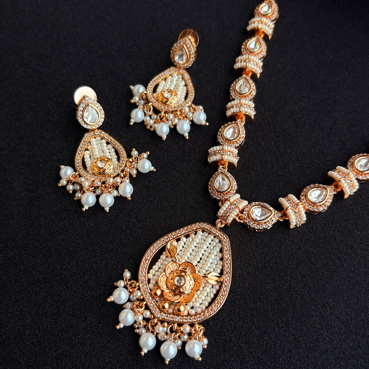 Aabha Neckpiece