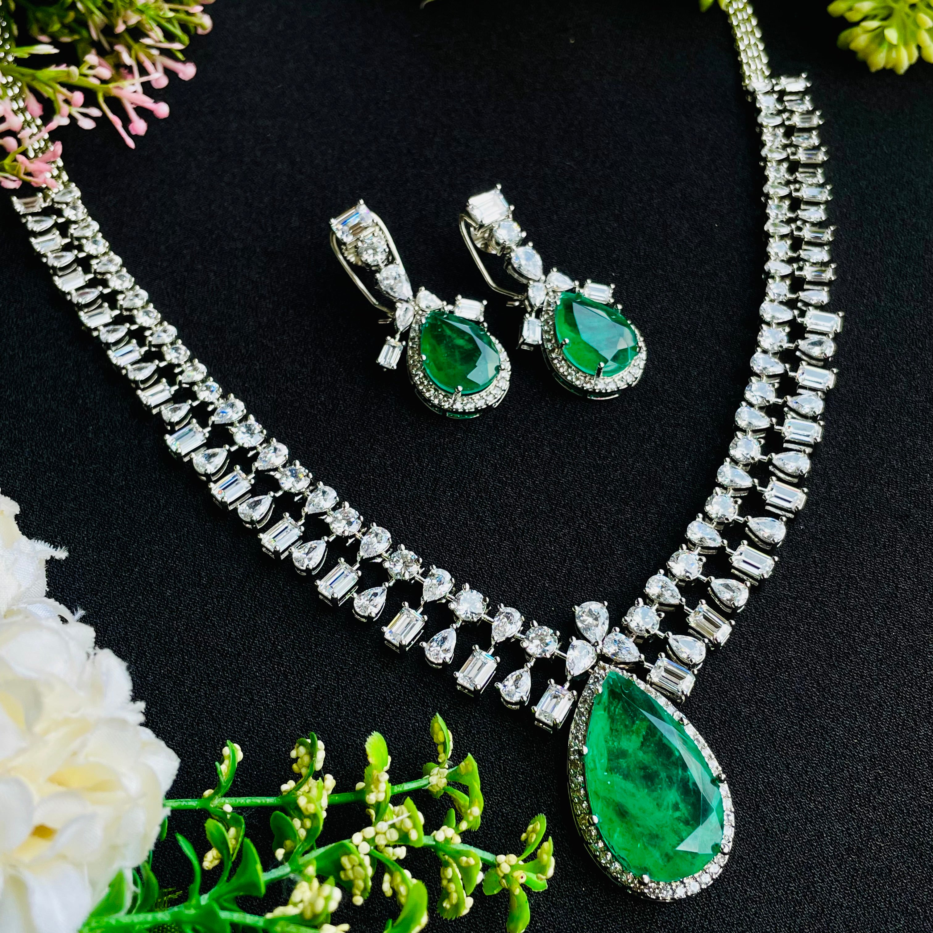 Ad Bella Neckpiece