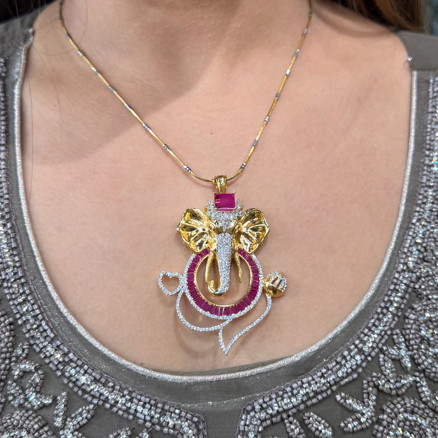 AD Noor Pendant Set