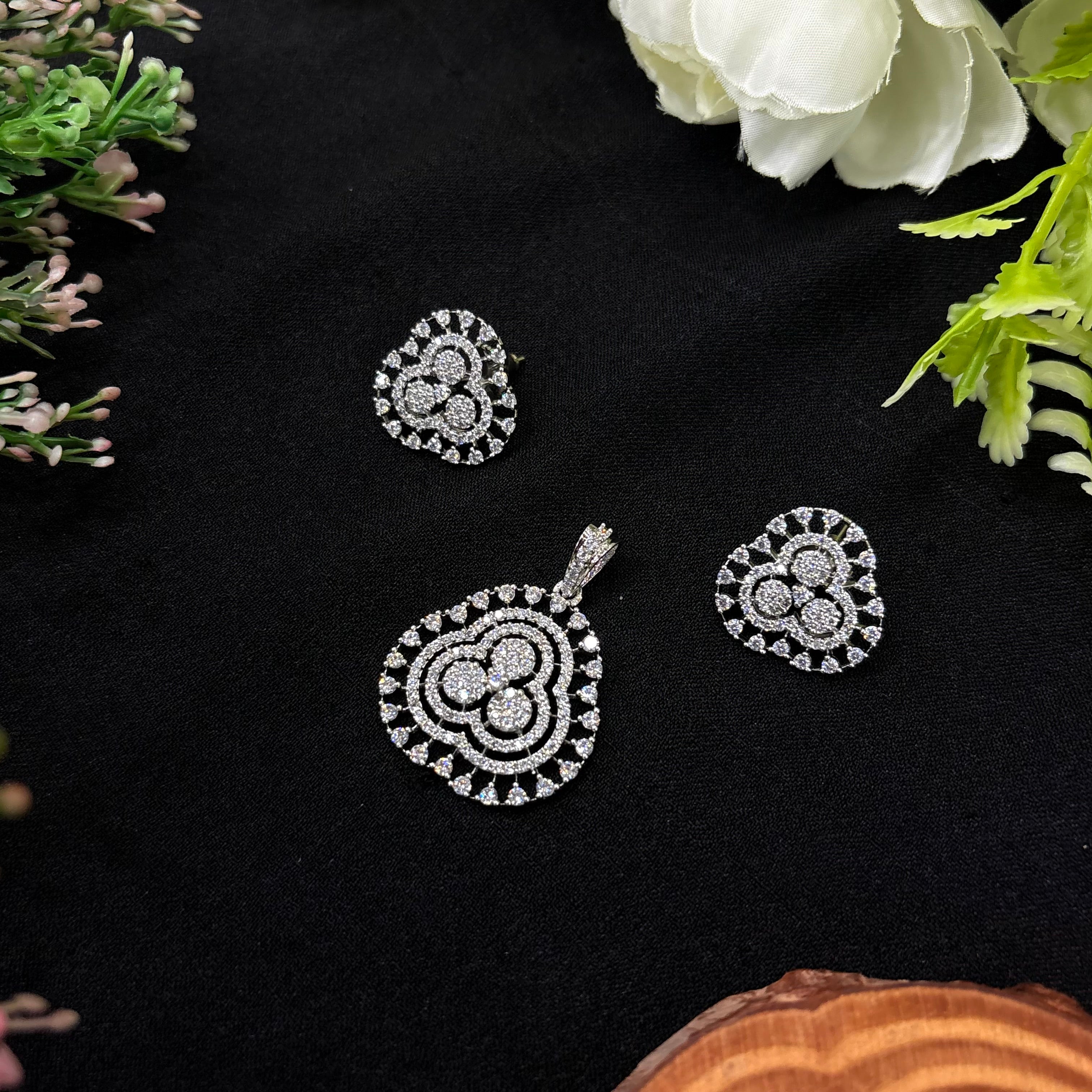 Aurelia Clover Pendant Set