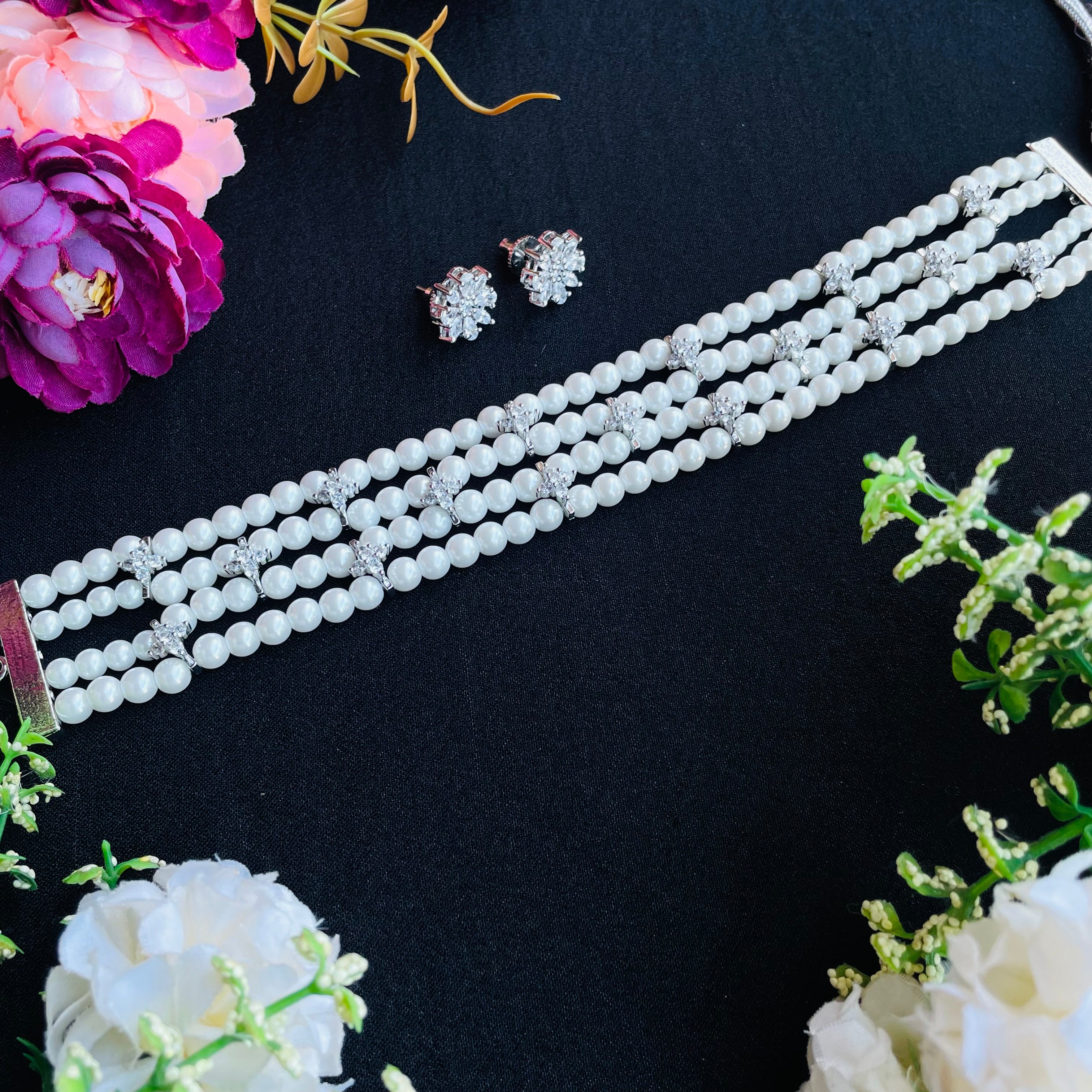 Ad Lilia pearl choker