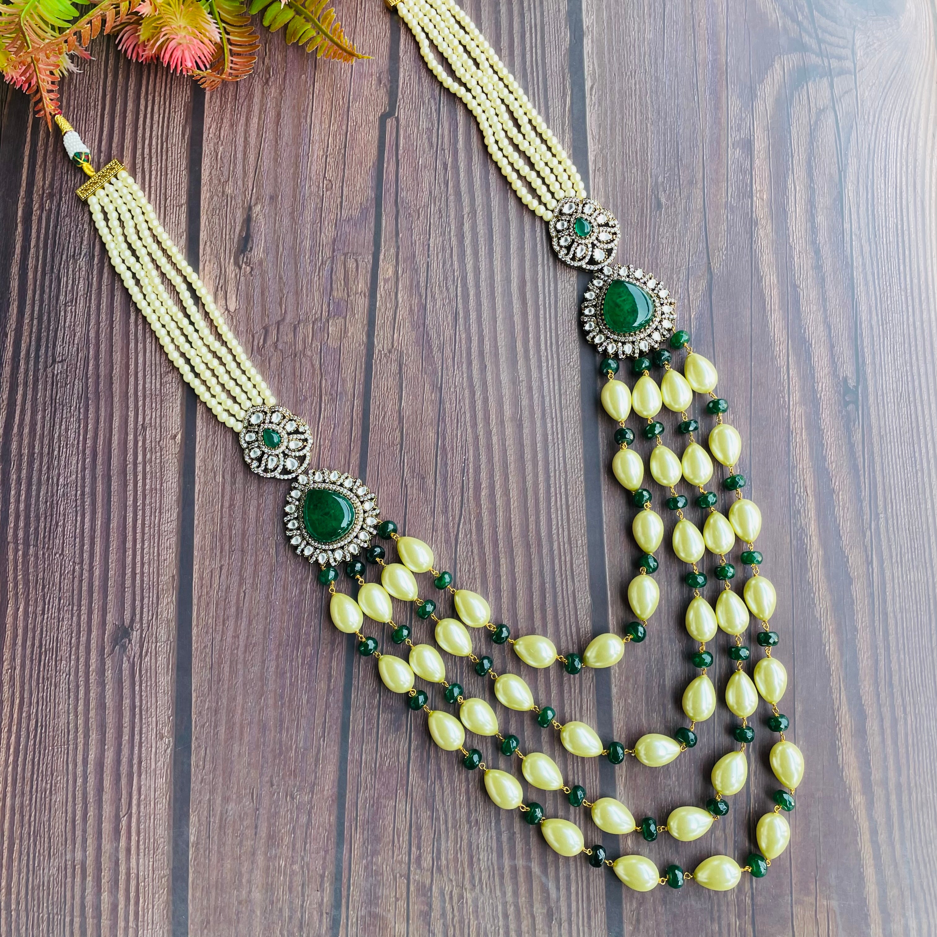 Nayaab Haniya Pearl Neckpiece