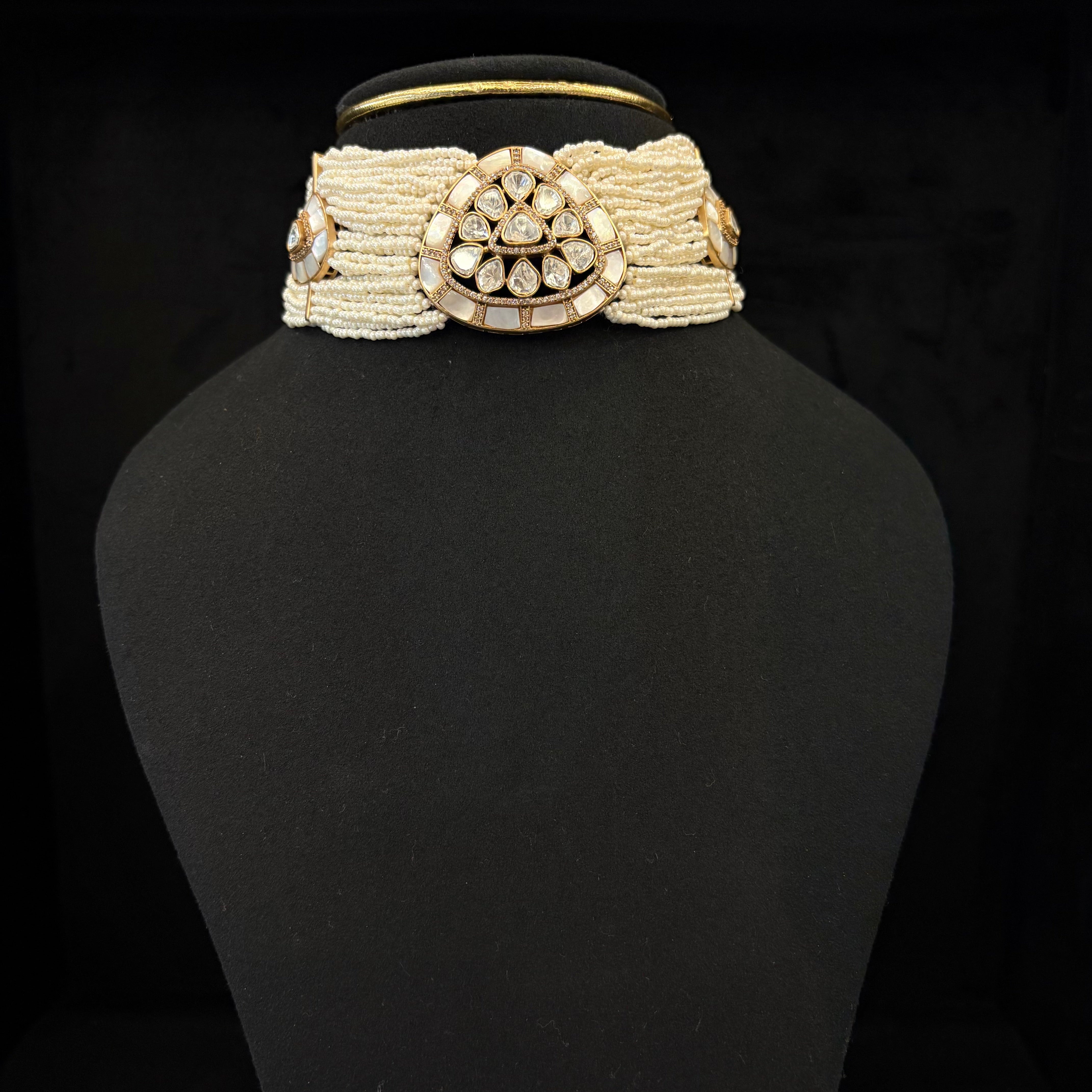 Nayaab Myra Pearl Choker