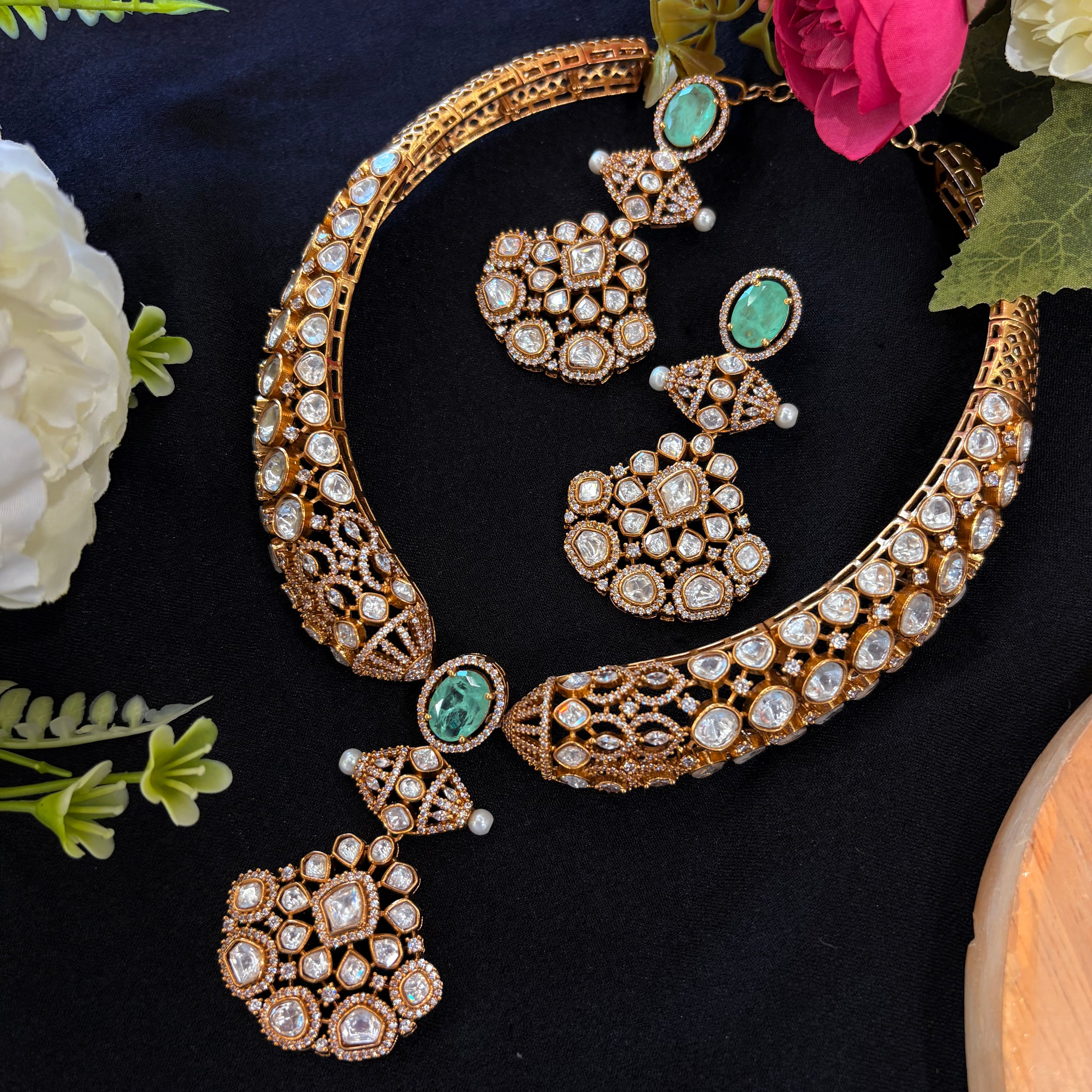 Nayaab Avira Neckpiece