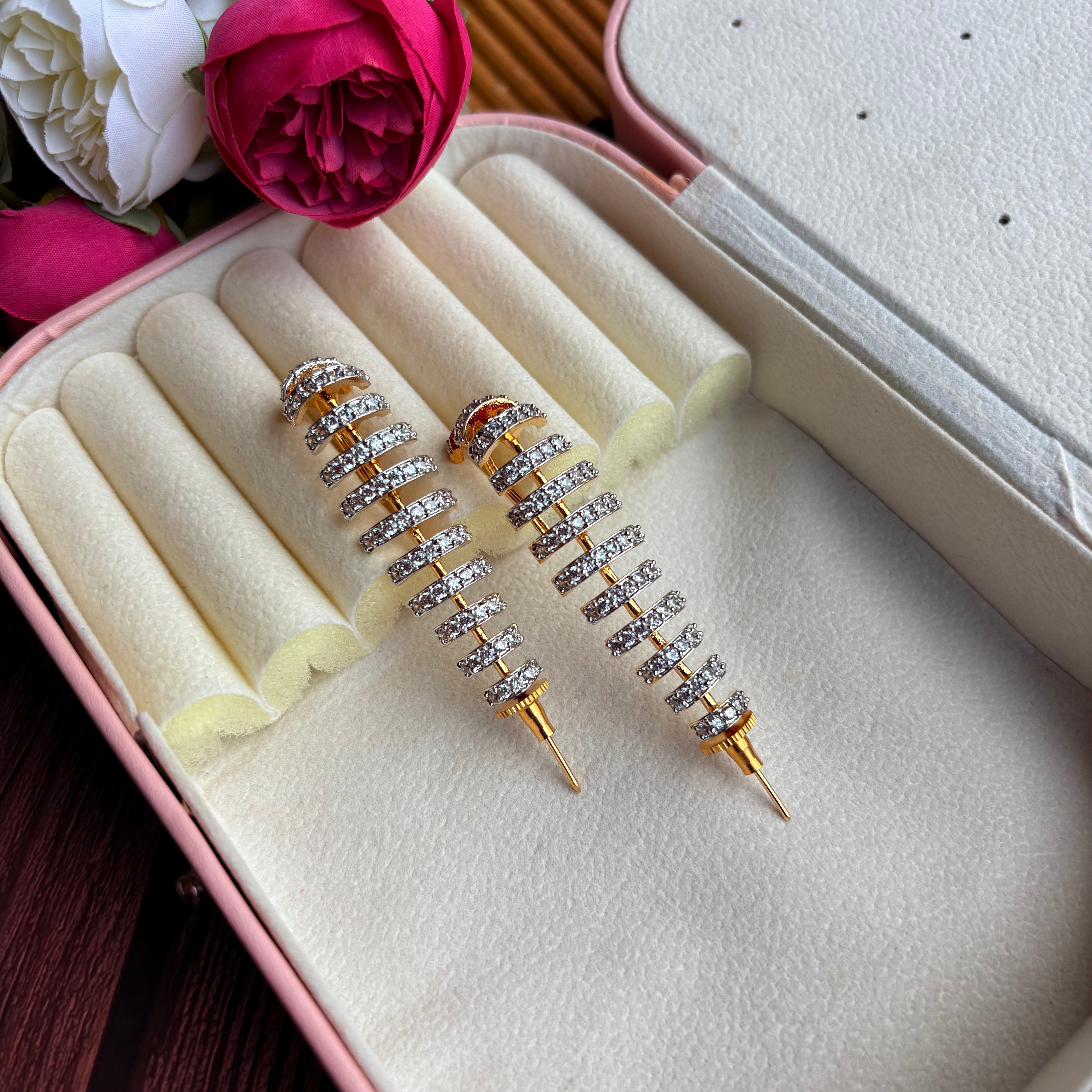 Ad Riva Ear Cuff