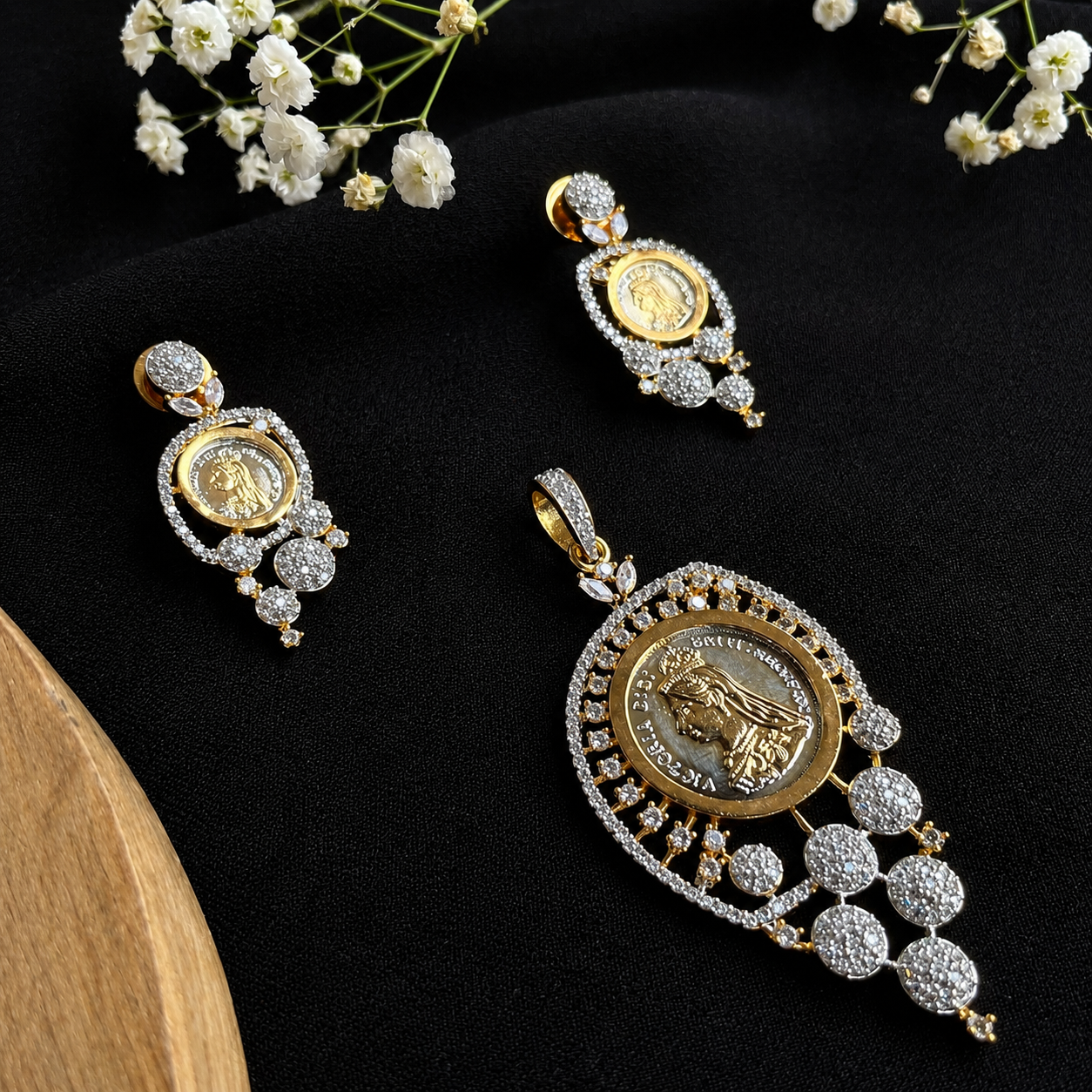 Ad Regalia Coin Pendant Set