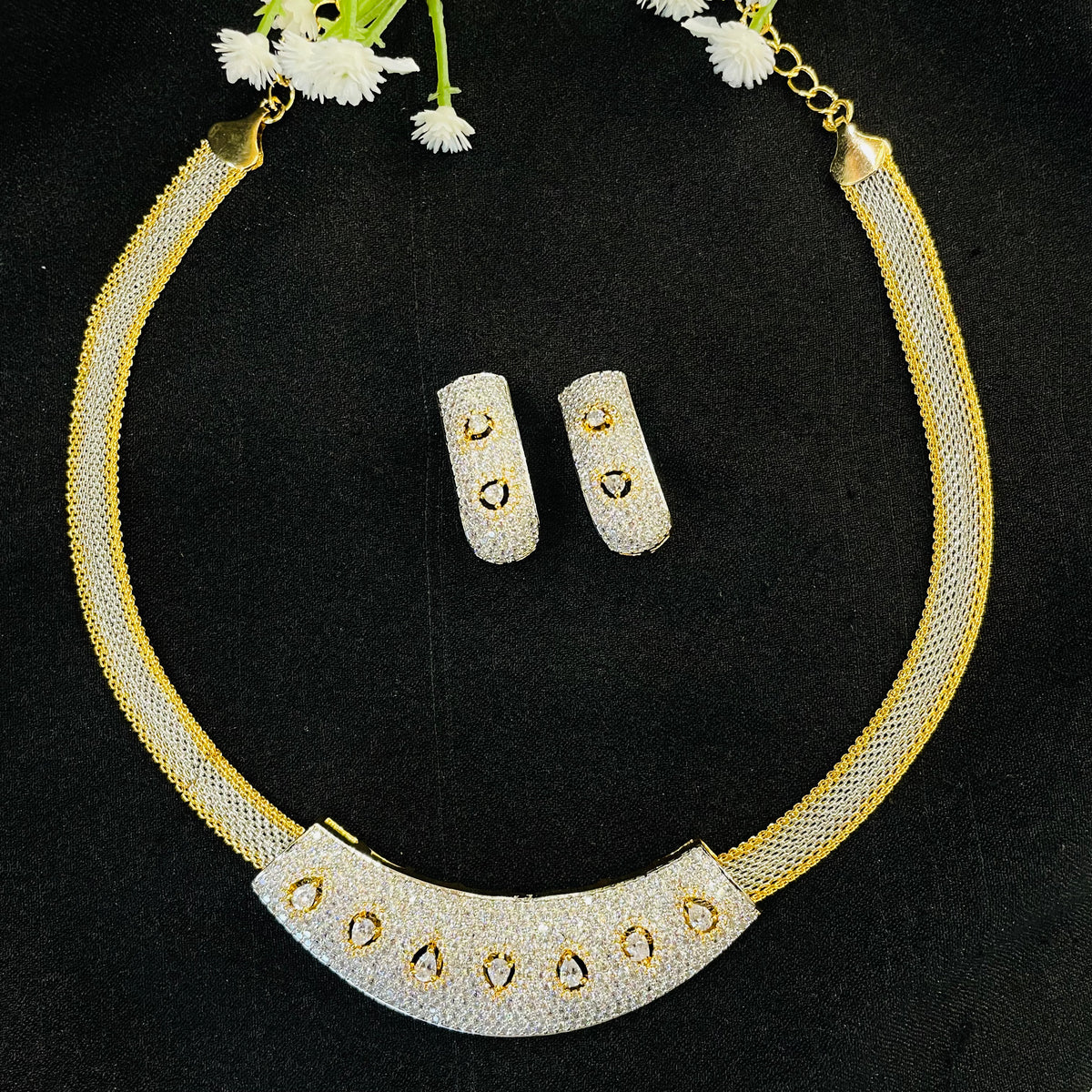 Meherika Neckpiece