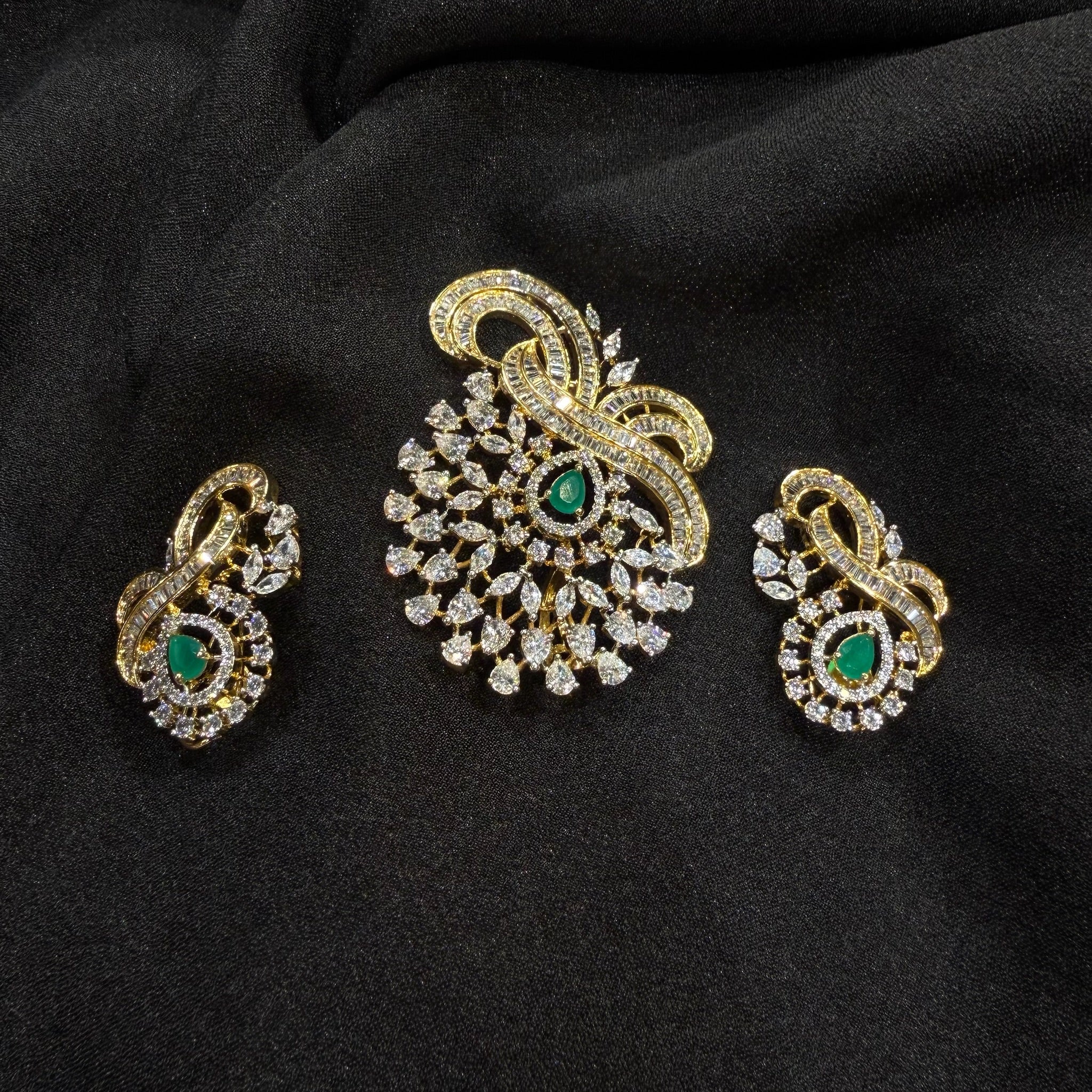 AD Alizeh Pendant Set
