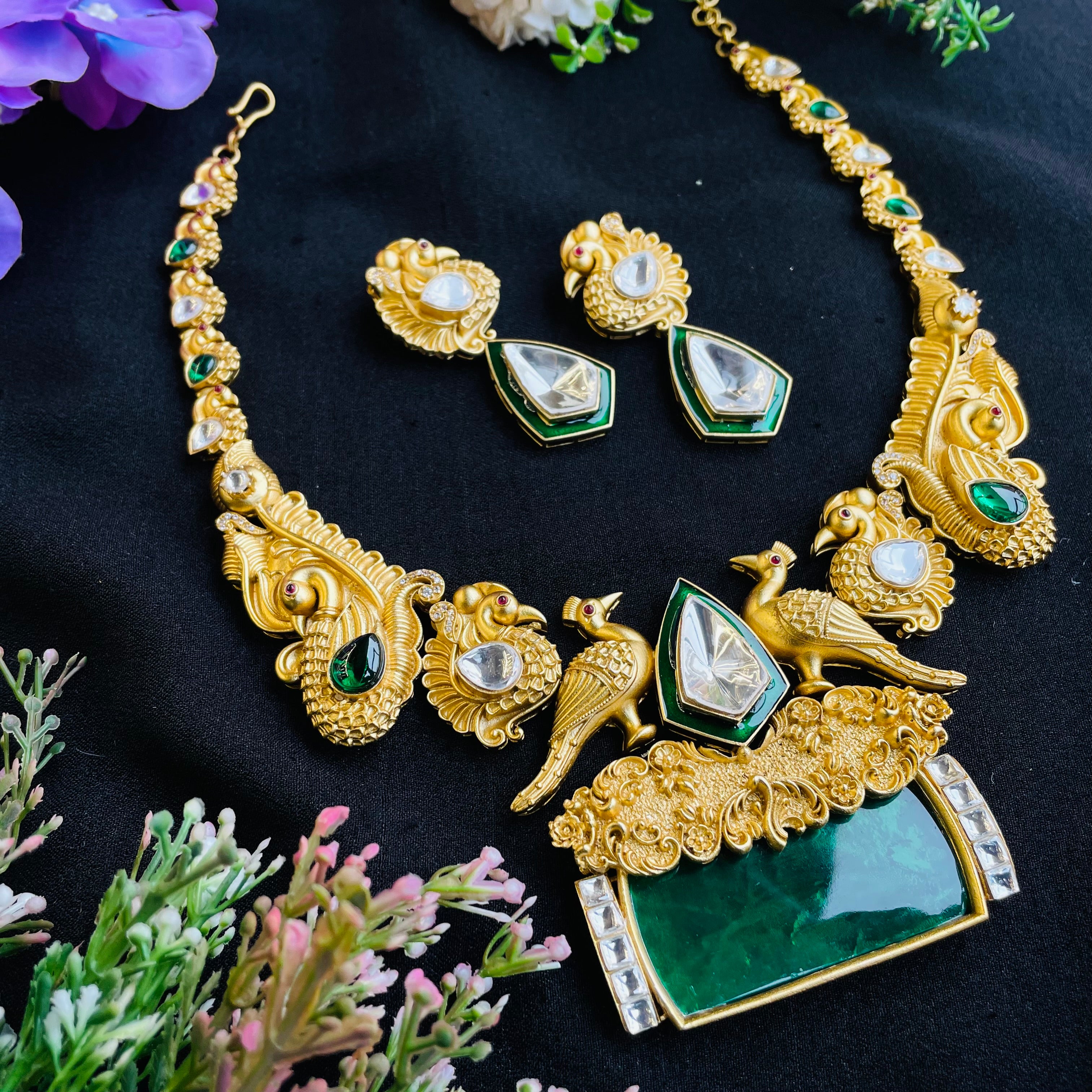 Nayaab ziya Neckpiece