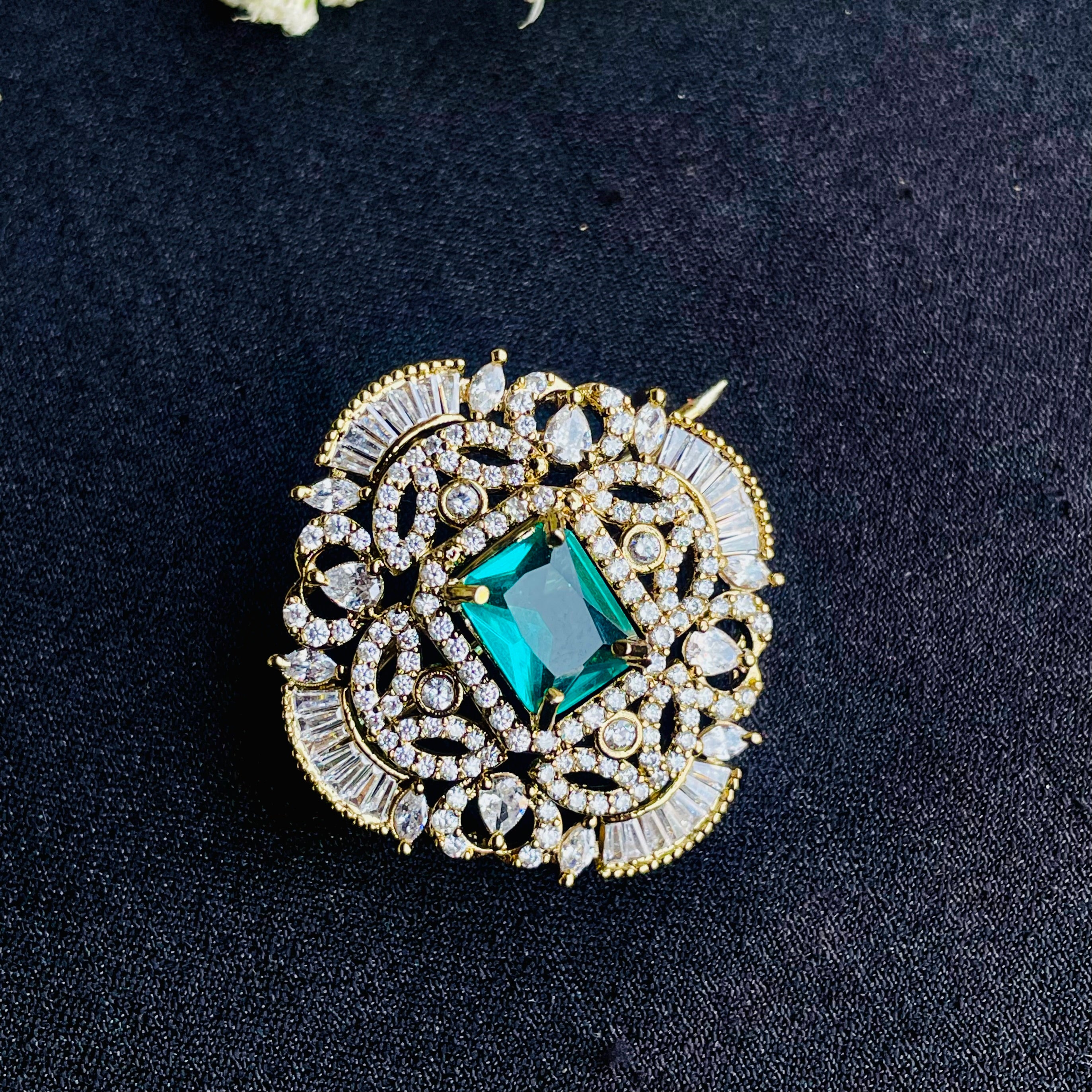Nayaab Sara brooch