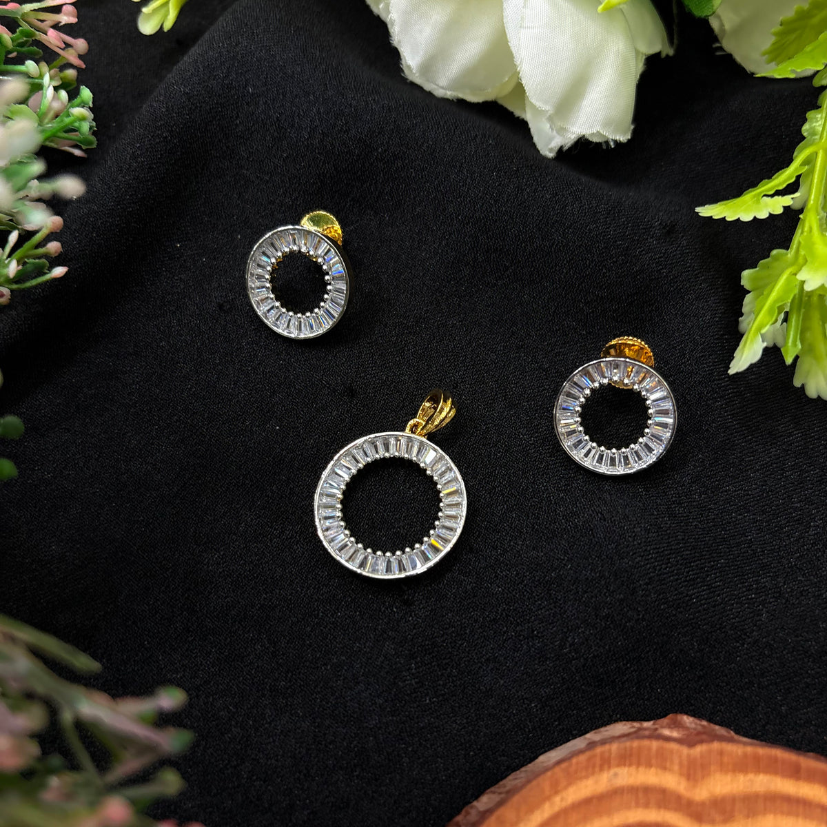 Ciela Pendant Set