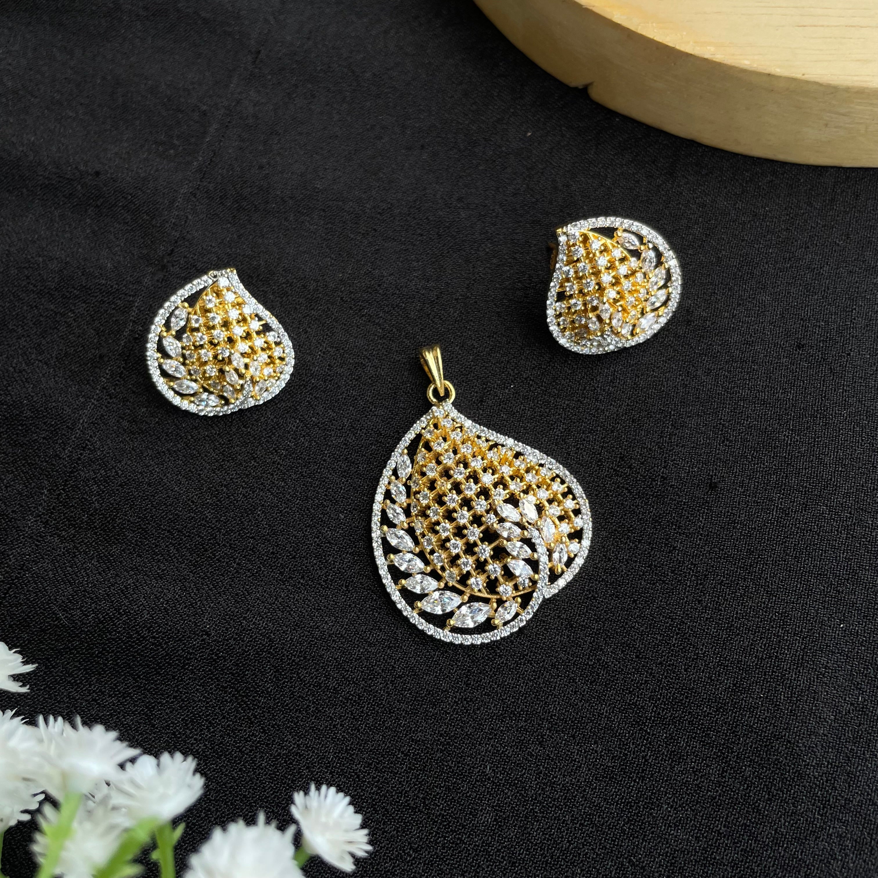 Aurelia Teardrop Pendant Set