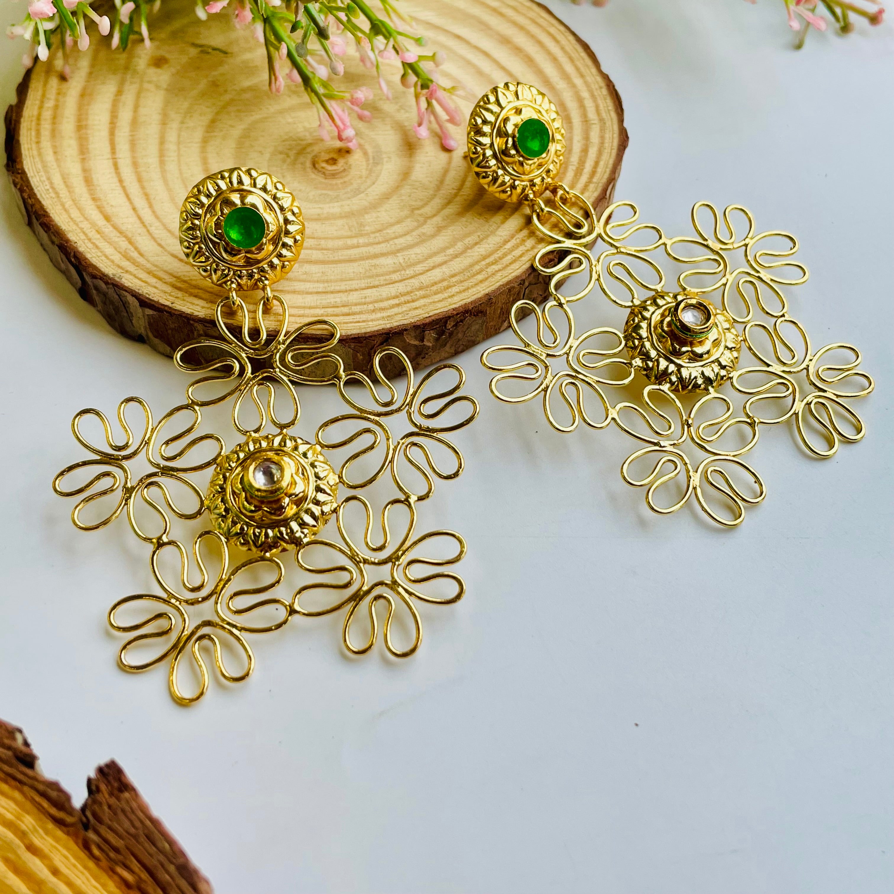 Nayaab Flower Earring