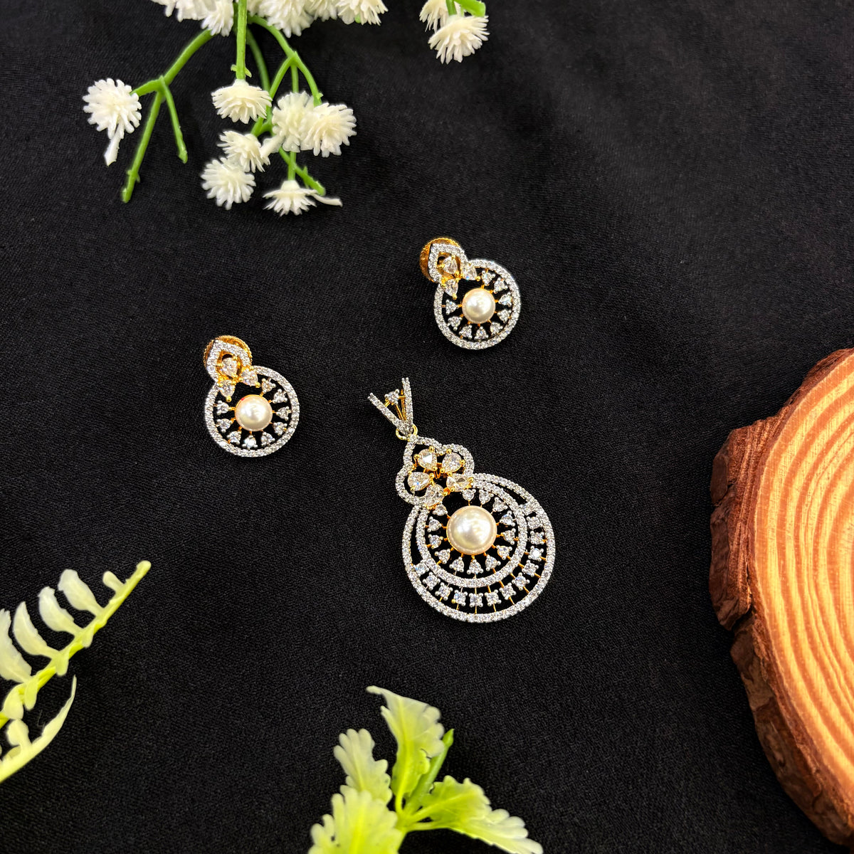 Muktika Pendant Set