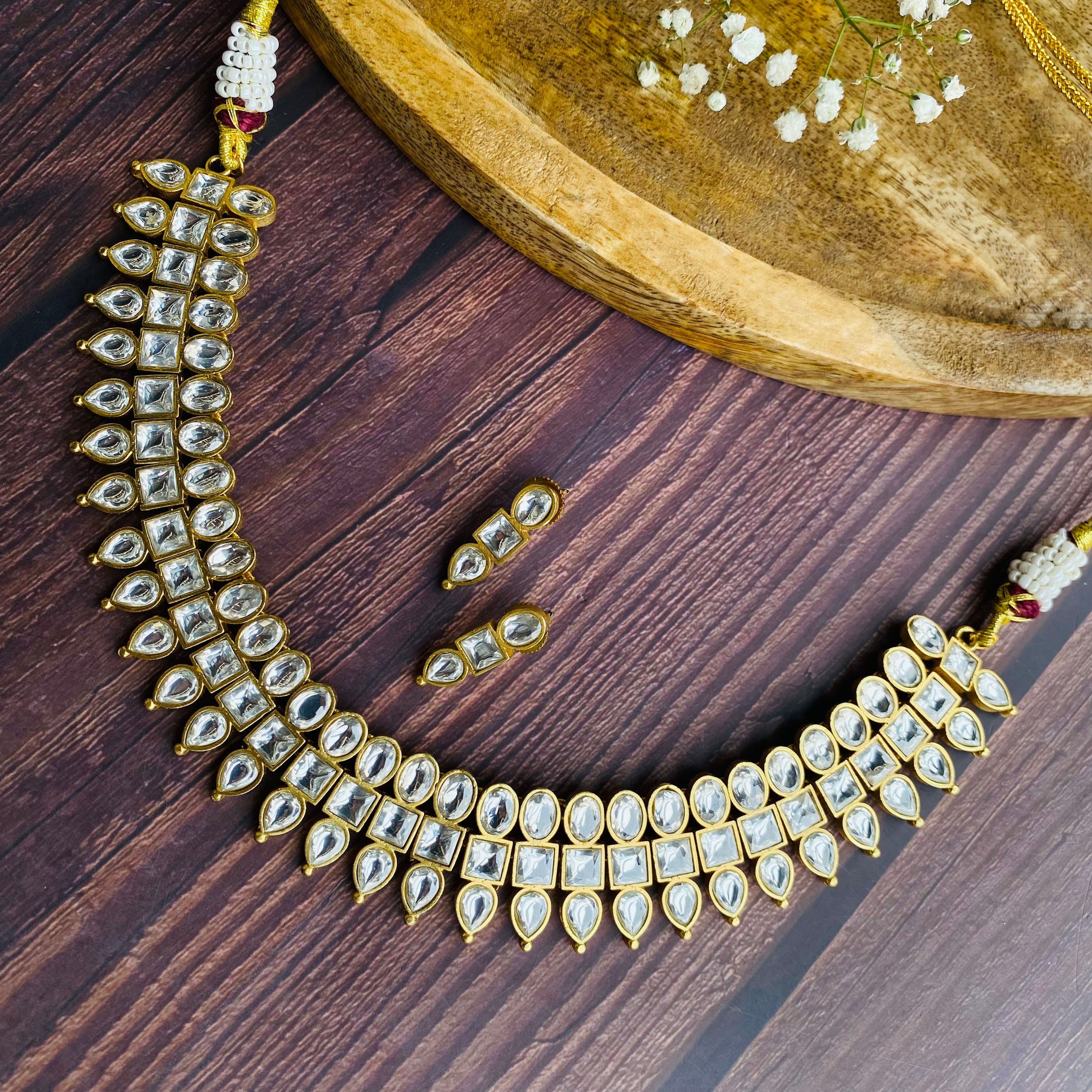 Nayaab Vamika Neckpiece