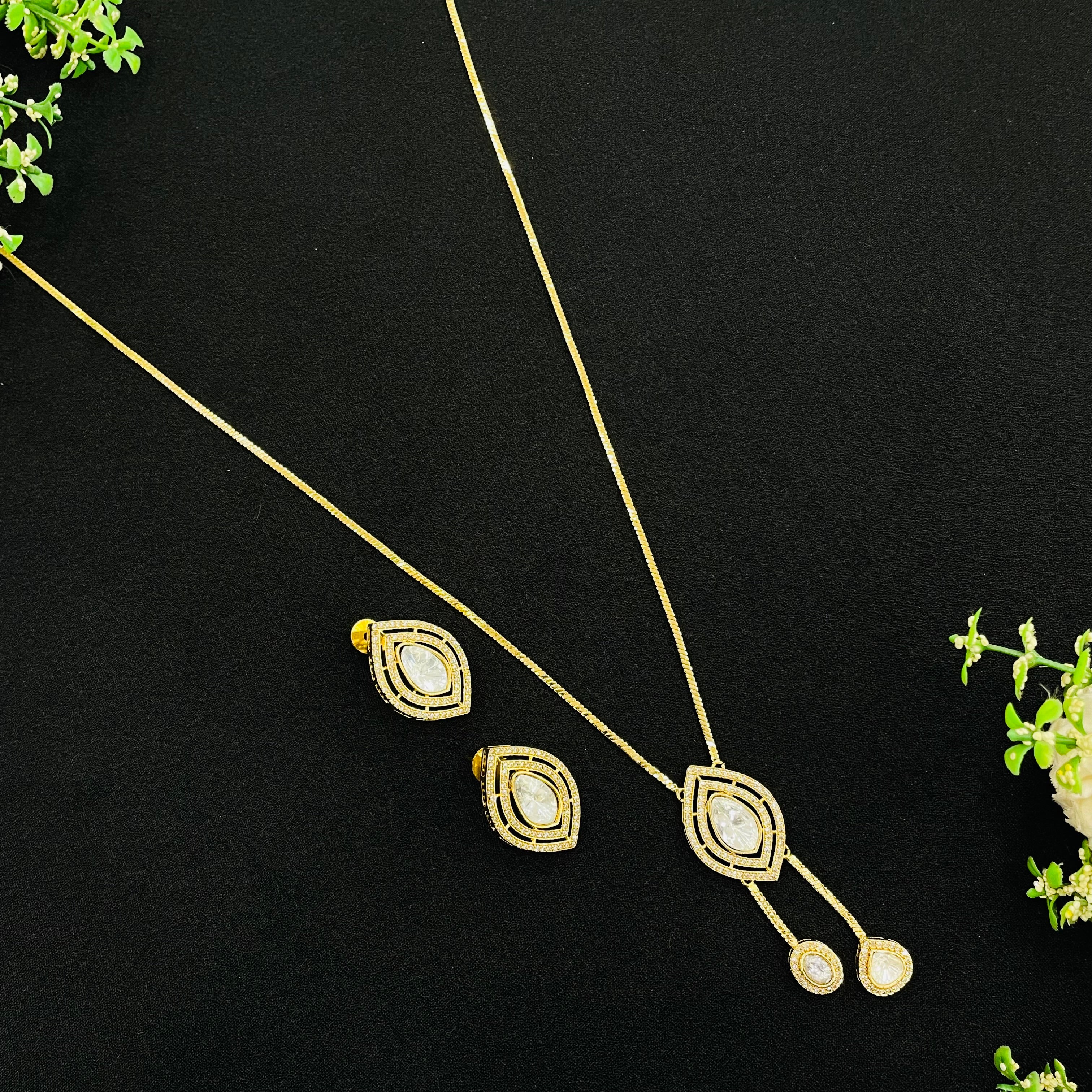 Nayaab Moana Polki Pendant Neckpiece