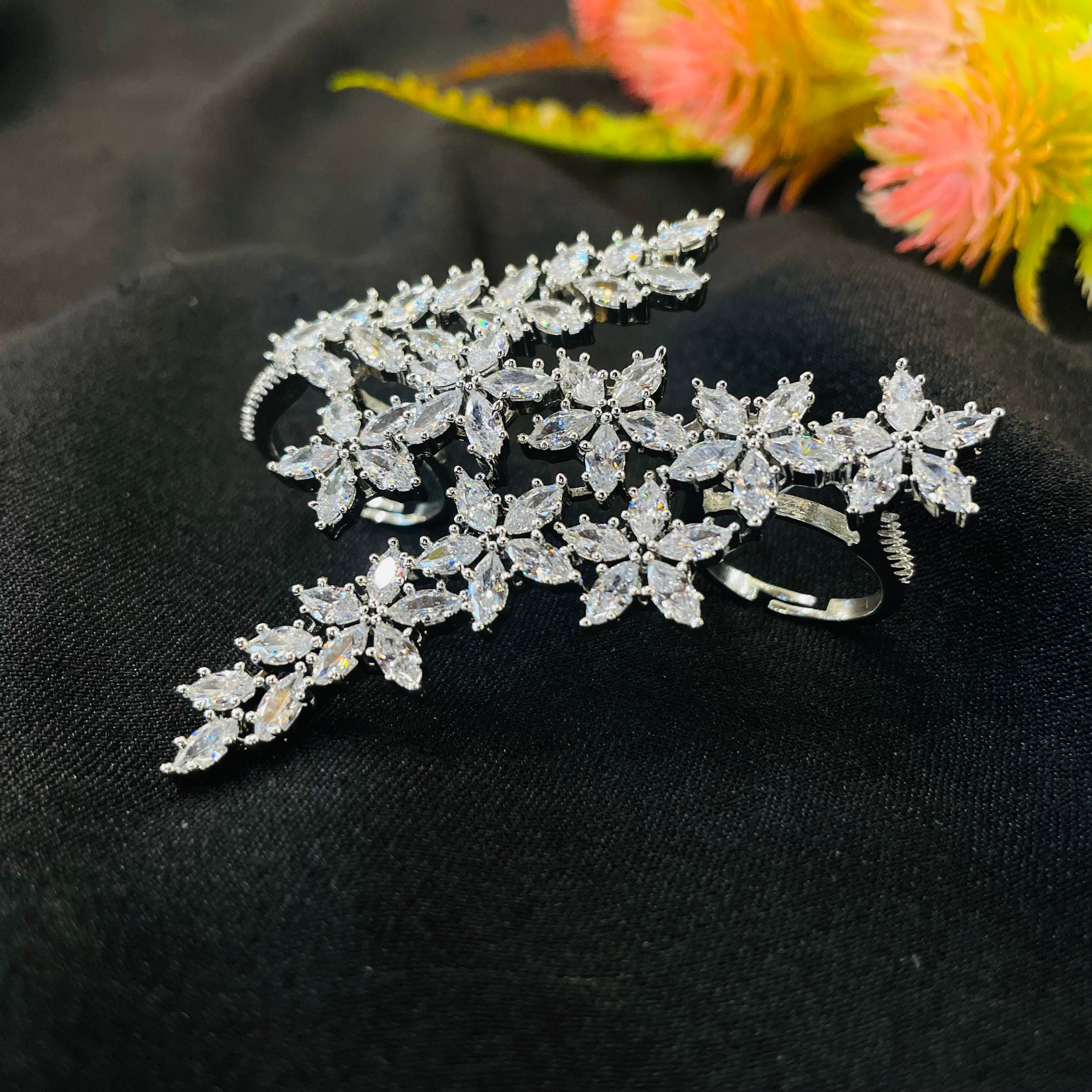 Ad Nerissa handcuff