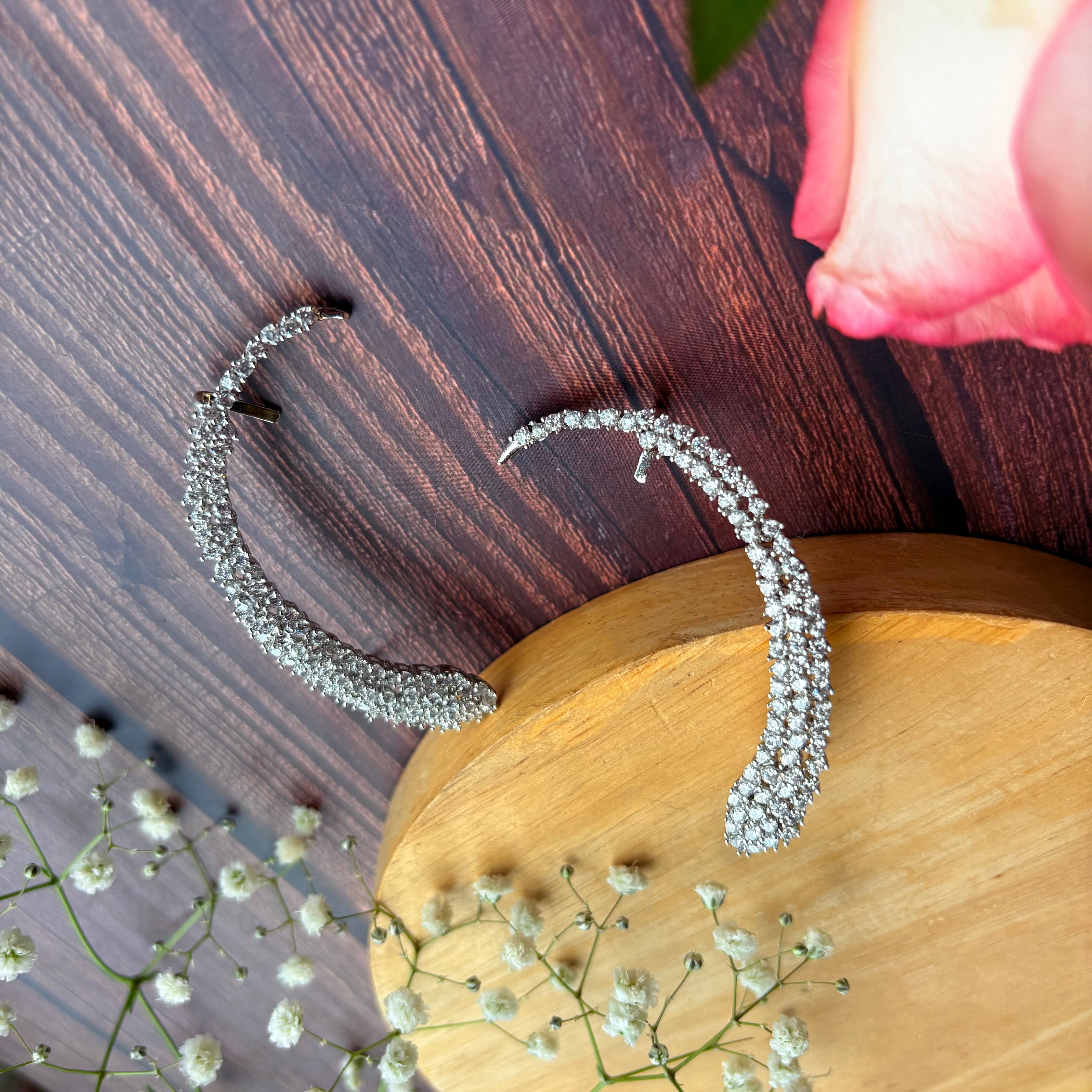 Ad Eliana Earcuff