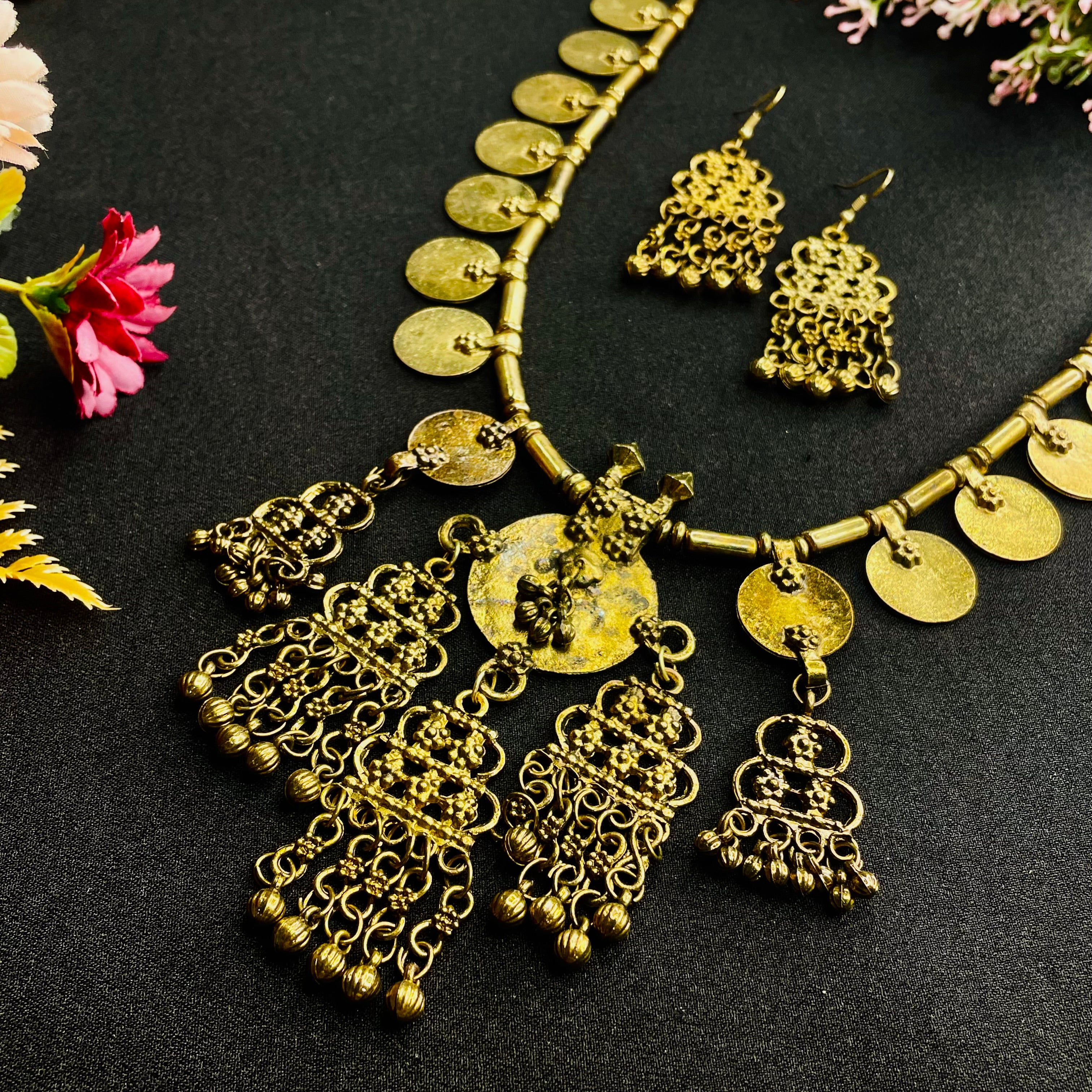 Inara Meo Golden Neckpiece
