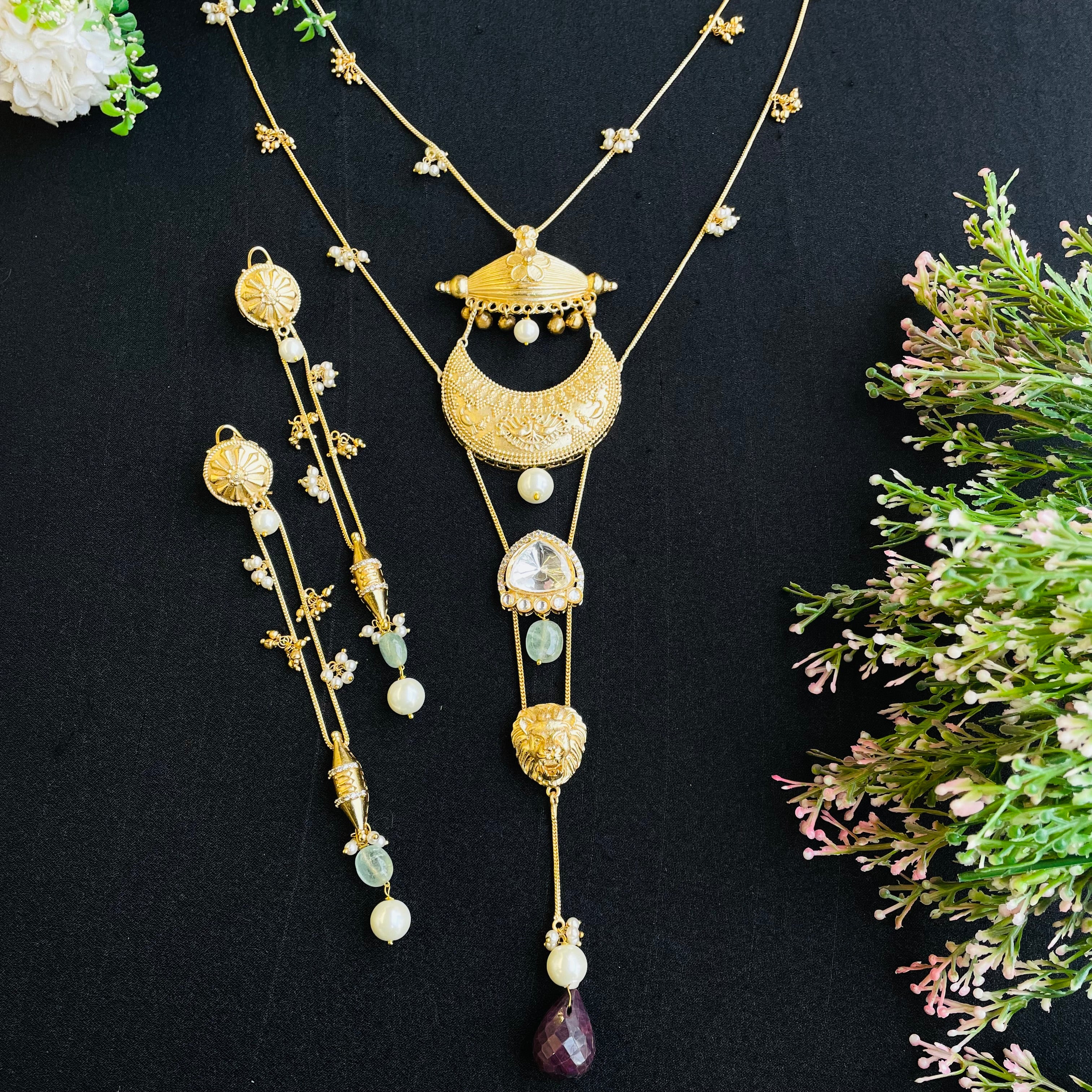 Nayaab Aditi Neckpiece