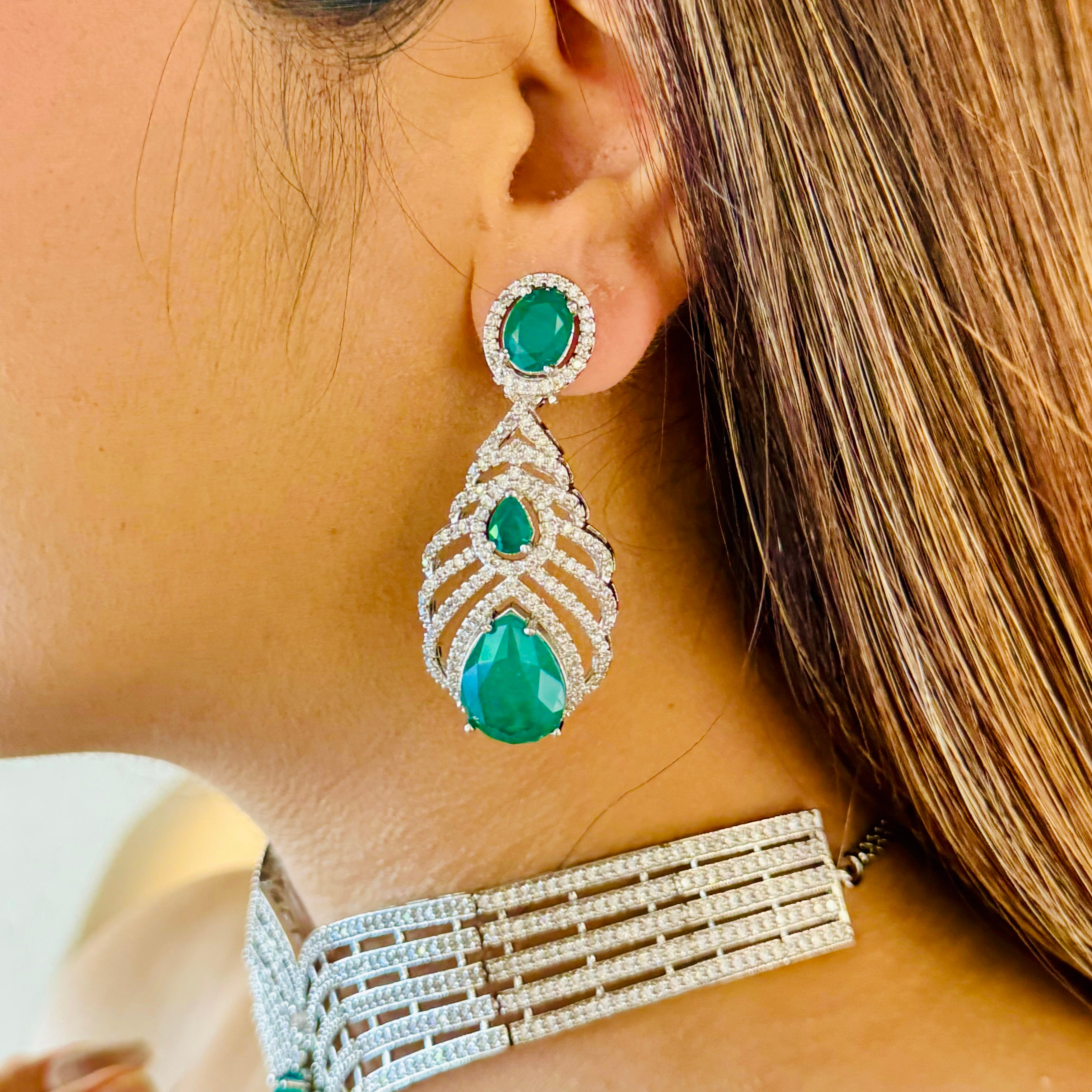 Ad Ava choker