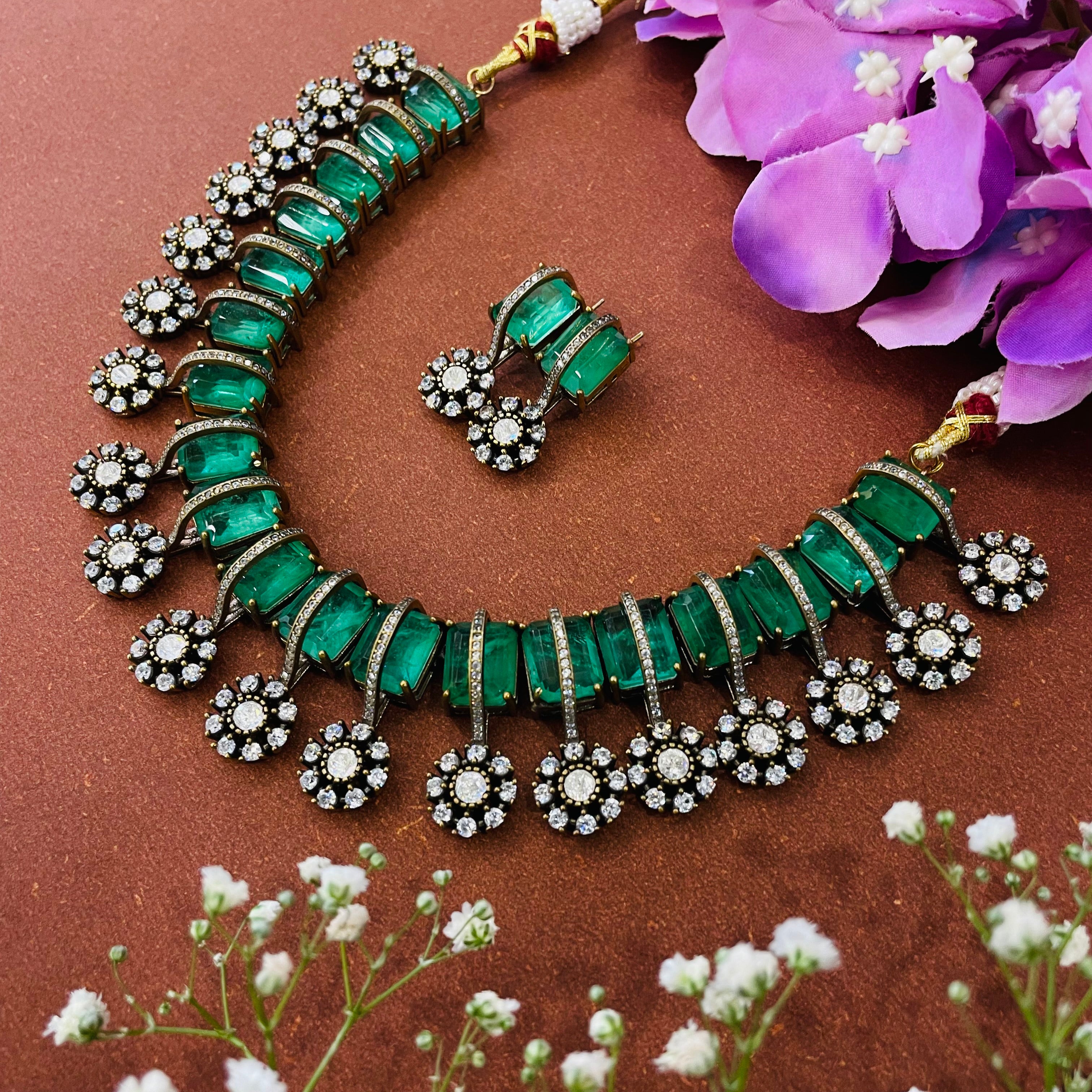 Nayaab Zarrin-Panna neckpiece