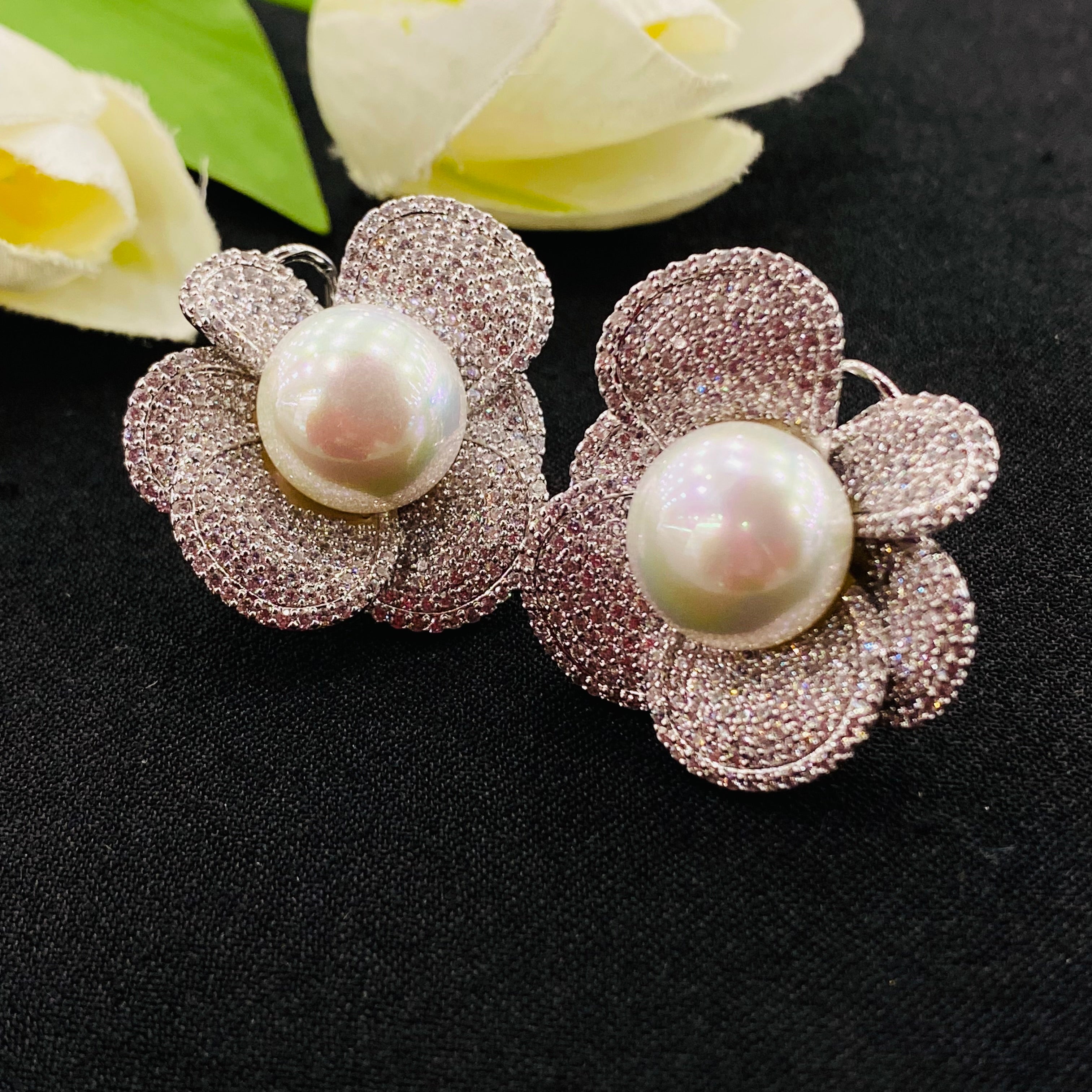 Ad Olivia Pearl studs