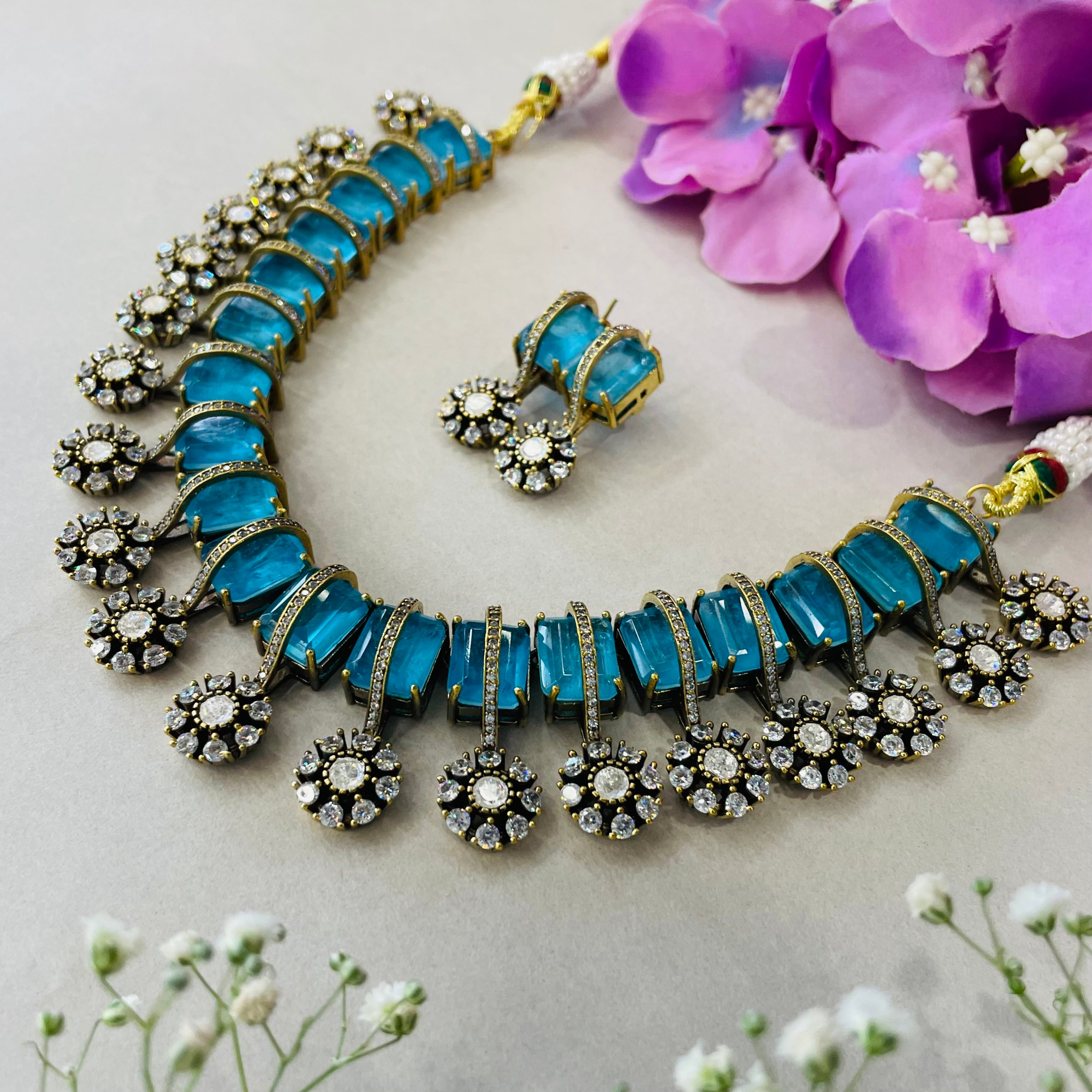 Nayaab Zarrin-Panna neckpiece