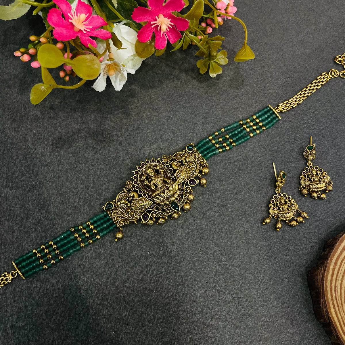 Vanya Temple Green Neckpeice