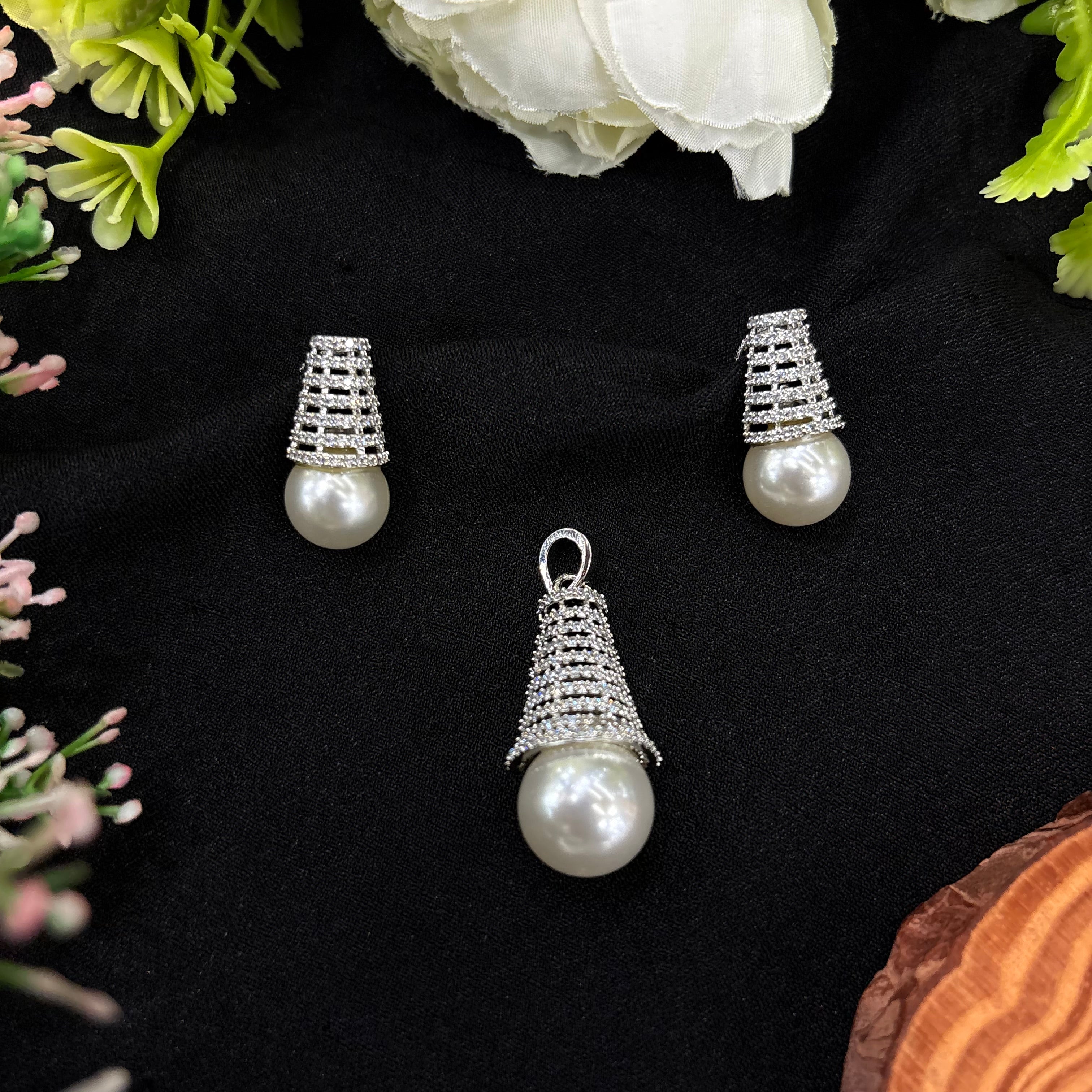 Elora Pearl Pendant Set