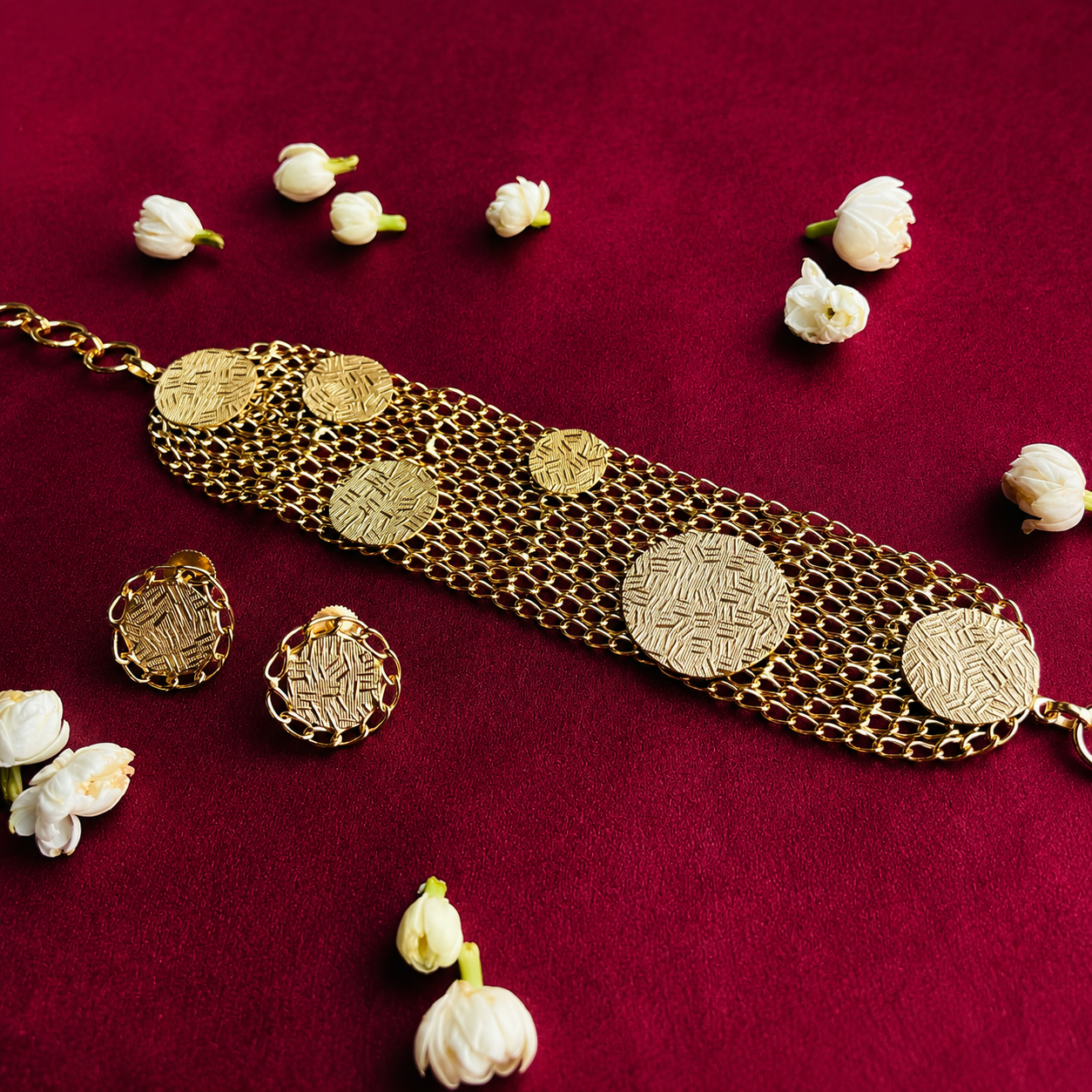 Layla Amelia choker