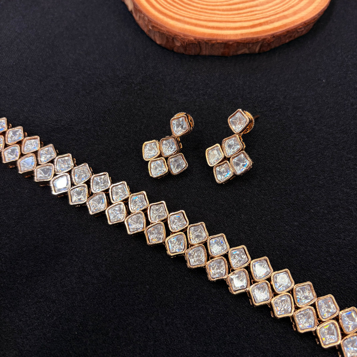 Aadhya Geometric Glow Neckpiece