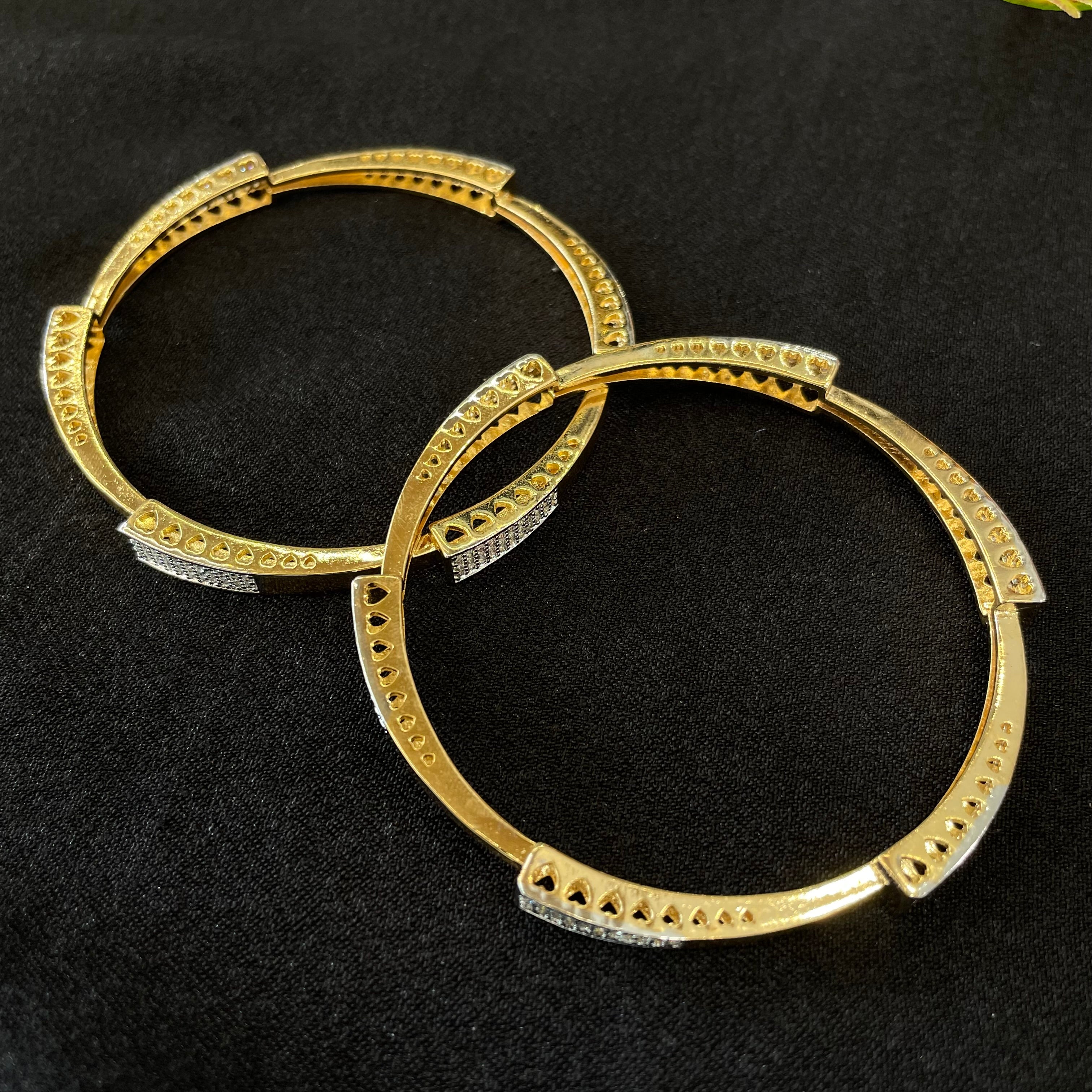 AD Nyra Bangles